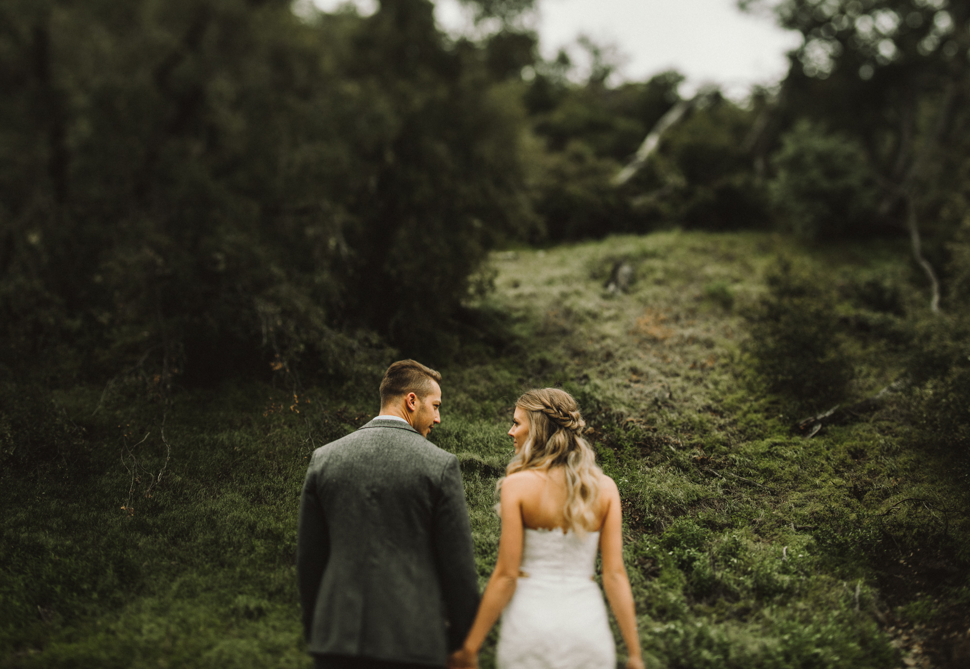 Isaiah & Taylor Photography - Los Angeles - Destination Wedding Photographers - Oak Glen Wilshire Ranch Foggy Forest Wedding-48.jpg