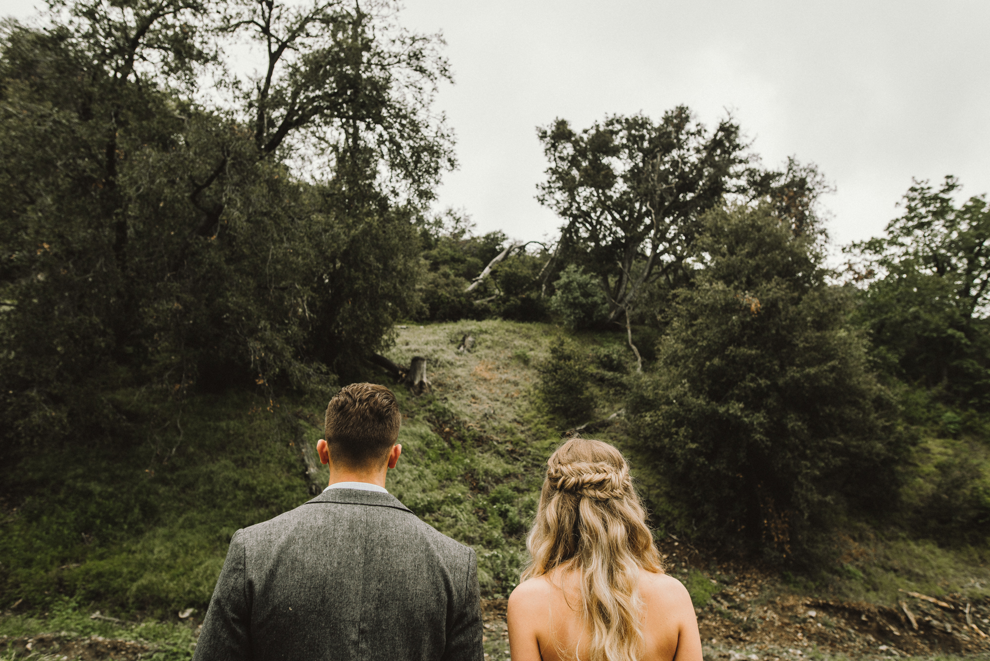 Isaiah & Taylor Photography - Los Angeles - Destination Wedding Photographers - Oak Glen Wilshire Ranch Foggy Forest Wedding-47.jpg