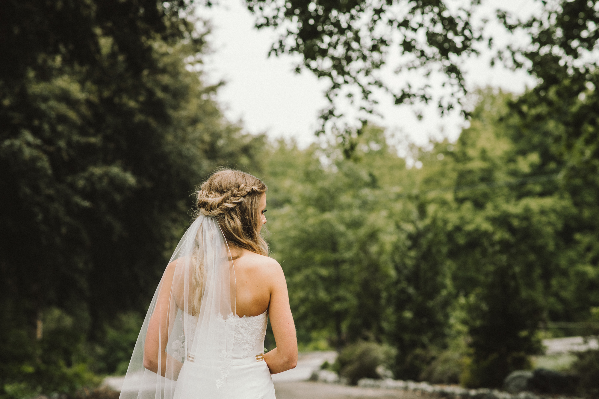 Isaiah & Taylor Photography - Los Angeles - Destination Wedding Photographers - Oak Glen Wilshire Ranch Foggy Forest Wedding-49.jpg