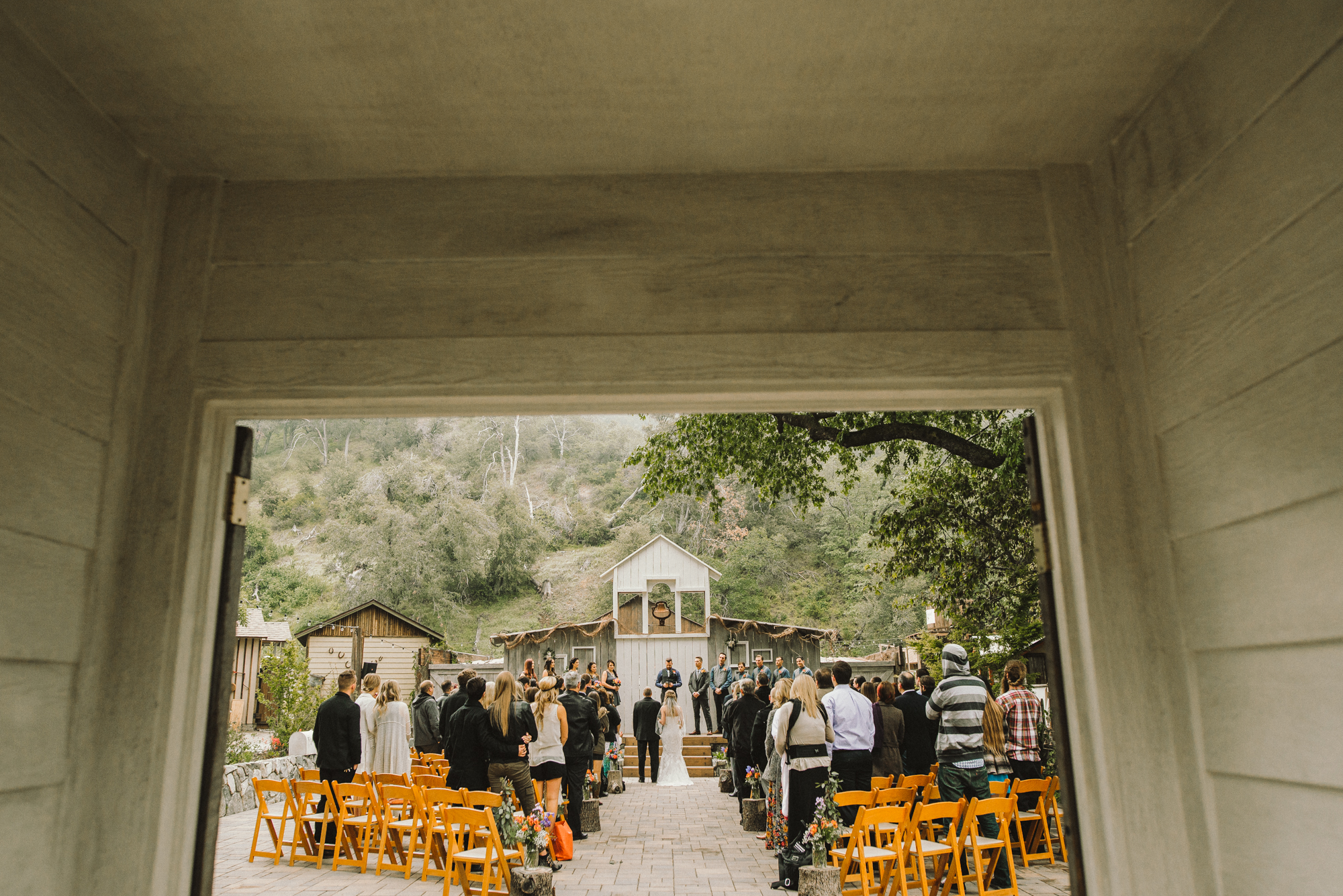 Isaiah & Taylor Photography - Los Angeles - Destination Wedding Photographers - Oak Glen Wilshire Ranch Foggy Forest Wedding-58.jpg