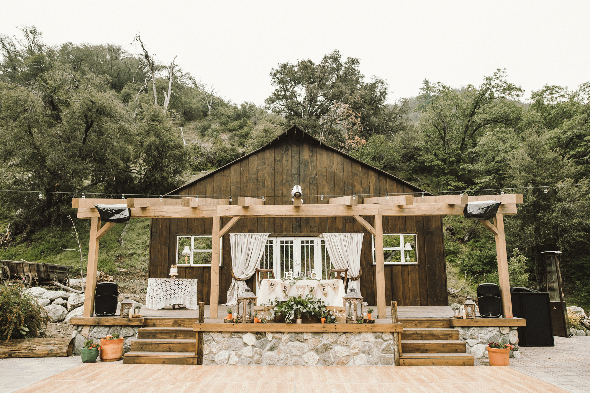 Isaiah & Taylor Photography - Los Angeles - Destination Wedding Photographers - Oak Glen Wilshire Ranch Foggy Forest Wedding-78.jpg