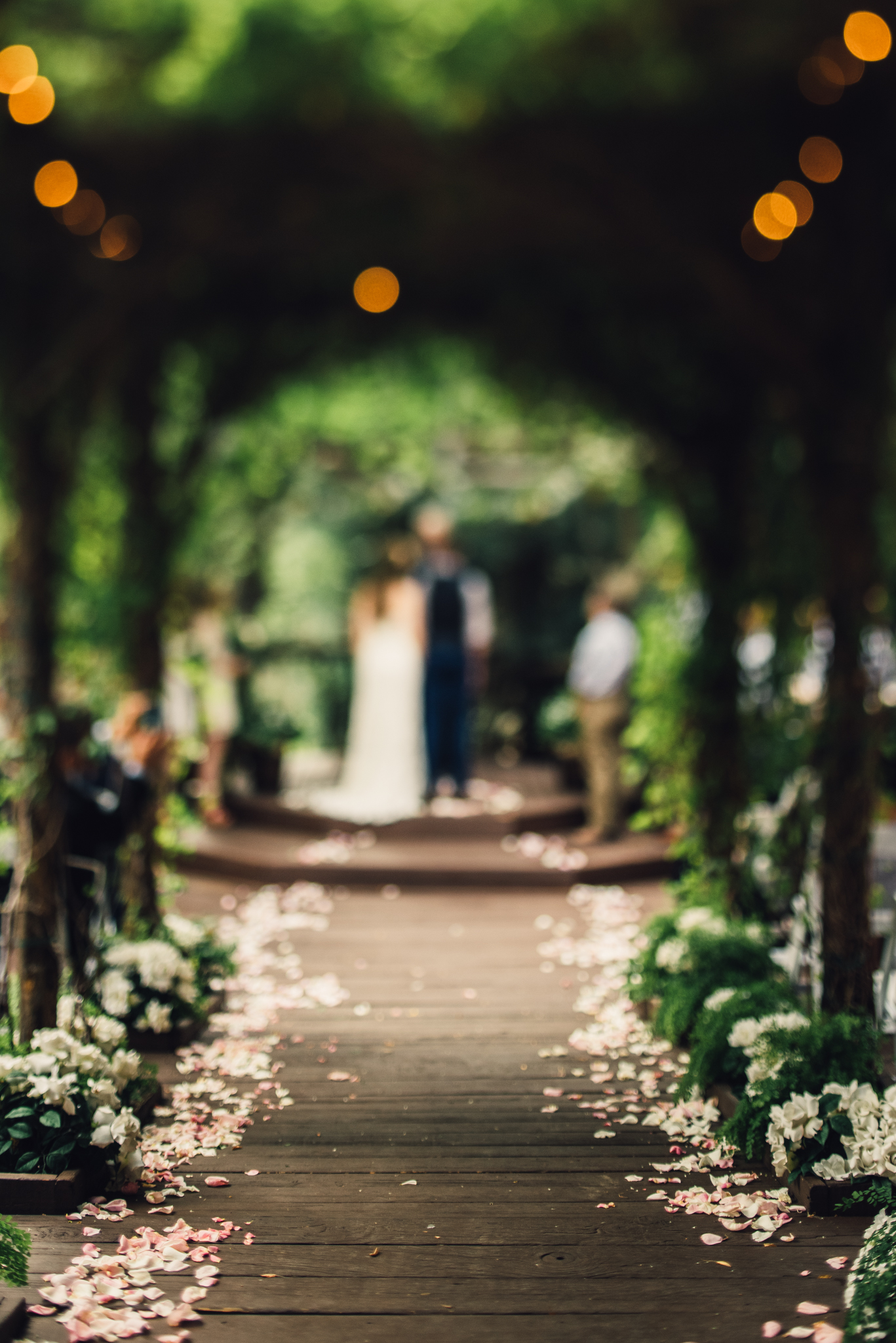 ©Isaiah & Taylor Photography - Pine Rose Cabin - Lake Arrowhead - Los Angeles Wedding Photographer-047.jpg