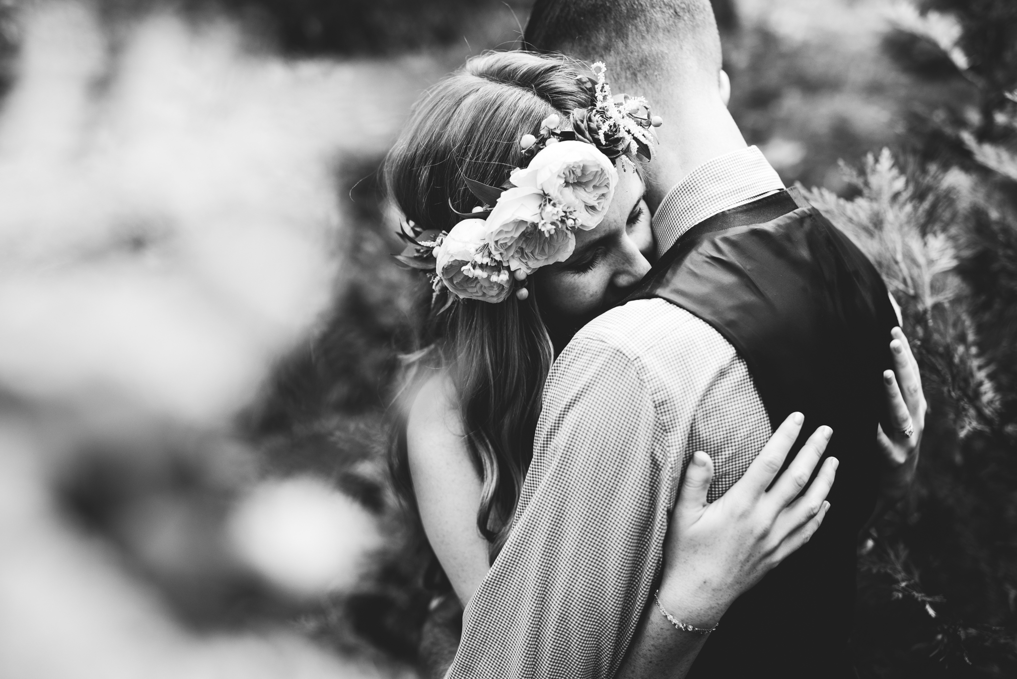 ©Isaiah & Taylor Photography - Pine Rose Cabin - Lake Arrowhead - Los Angeles Wedding Photographer-078.jpg