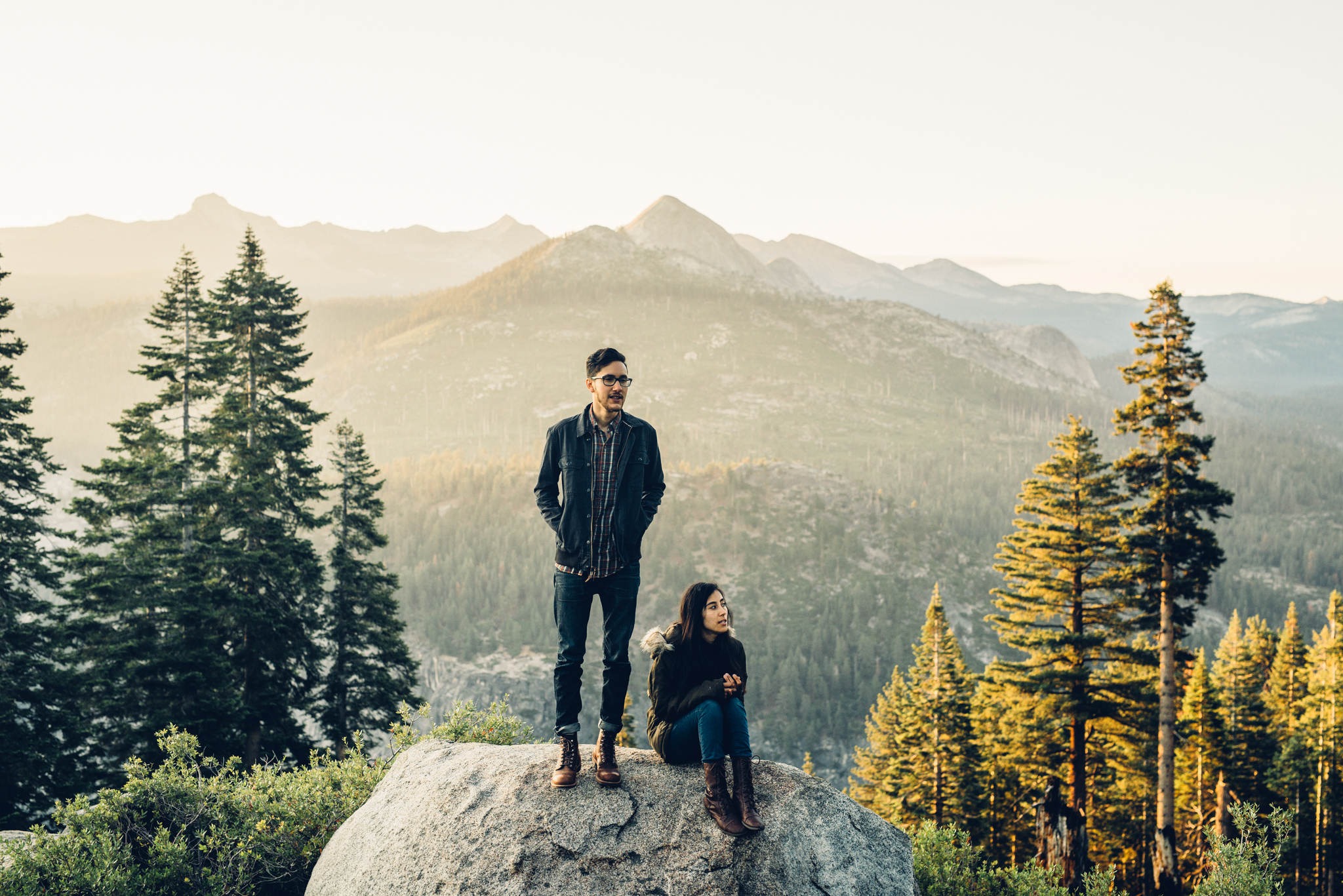 ©Isaiah & Taylor Photography - Los Angeles Destination Wedding Photographer - Yosemite National Park Hiking Adventure Engagement - Glacier Point Sunrise-011.jpg