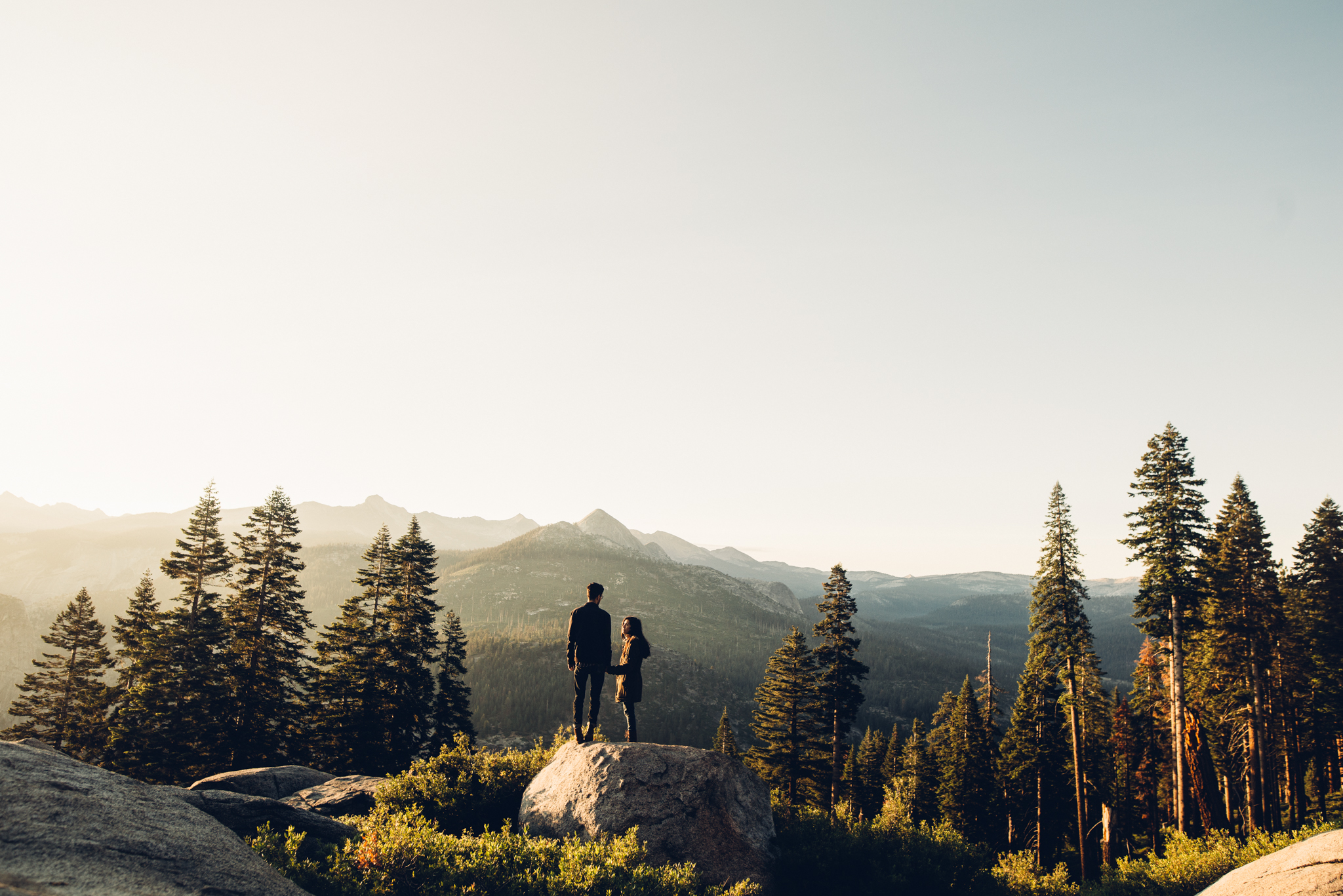 ©Isaiah & Taylor Photography - Los Angeles Destination Wedding Photographer - Yosemite National Park Hiking Adventure Engagement - Glacier Point Sunrise-013.jpg