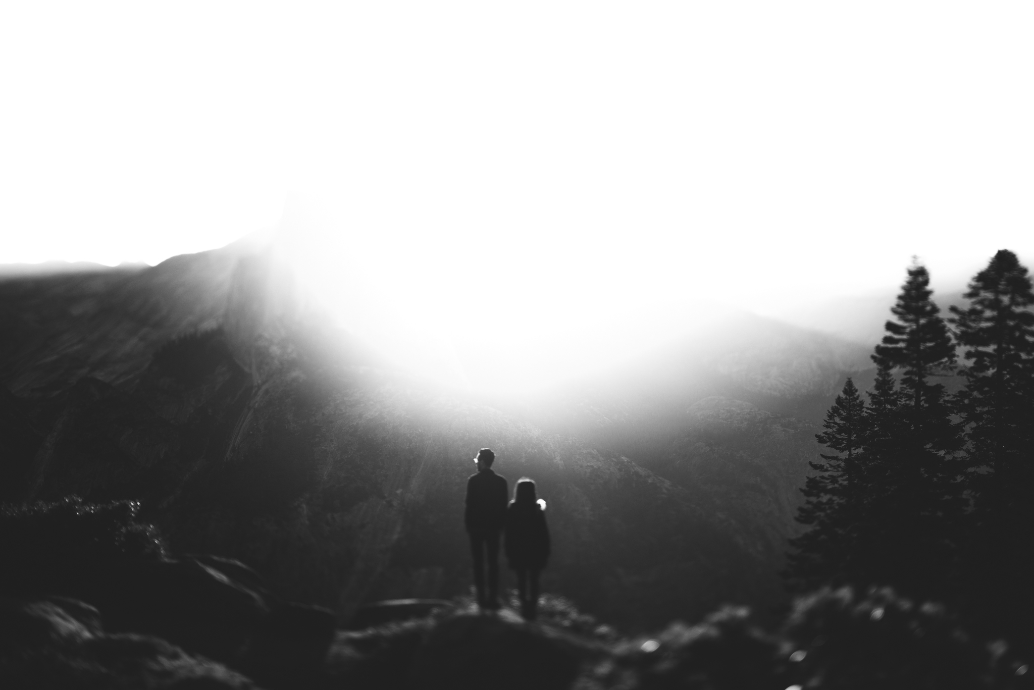 ©Isaiah & Taylor Photography - Los Angeles Destination Wedding Photographer - Yosemite National Park Hiking Adventure Engagement - Glacier Point Sunrise-016.jpg