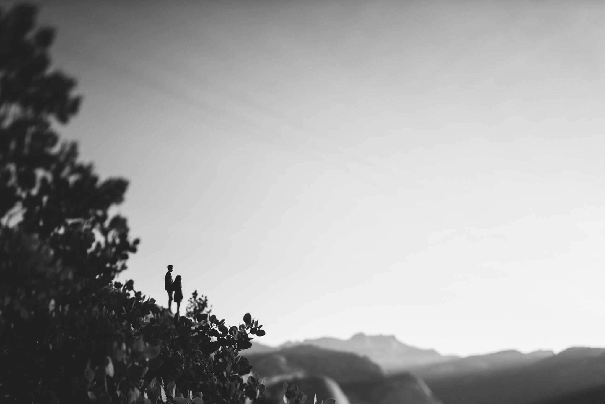 ©Isaiah & Taylor Photography - Los Angeles Destination Wedding Photographer - Yosemite National Park Hiking Adventure Engagement - Glacier Point Sunrise-026.jpg