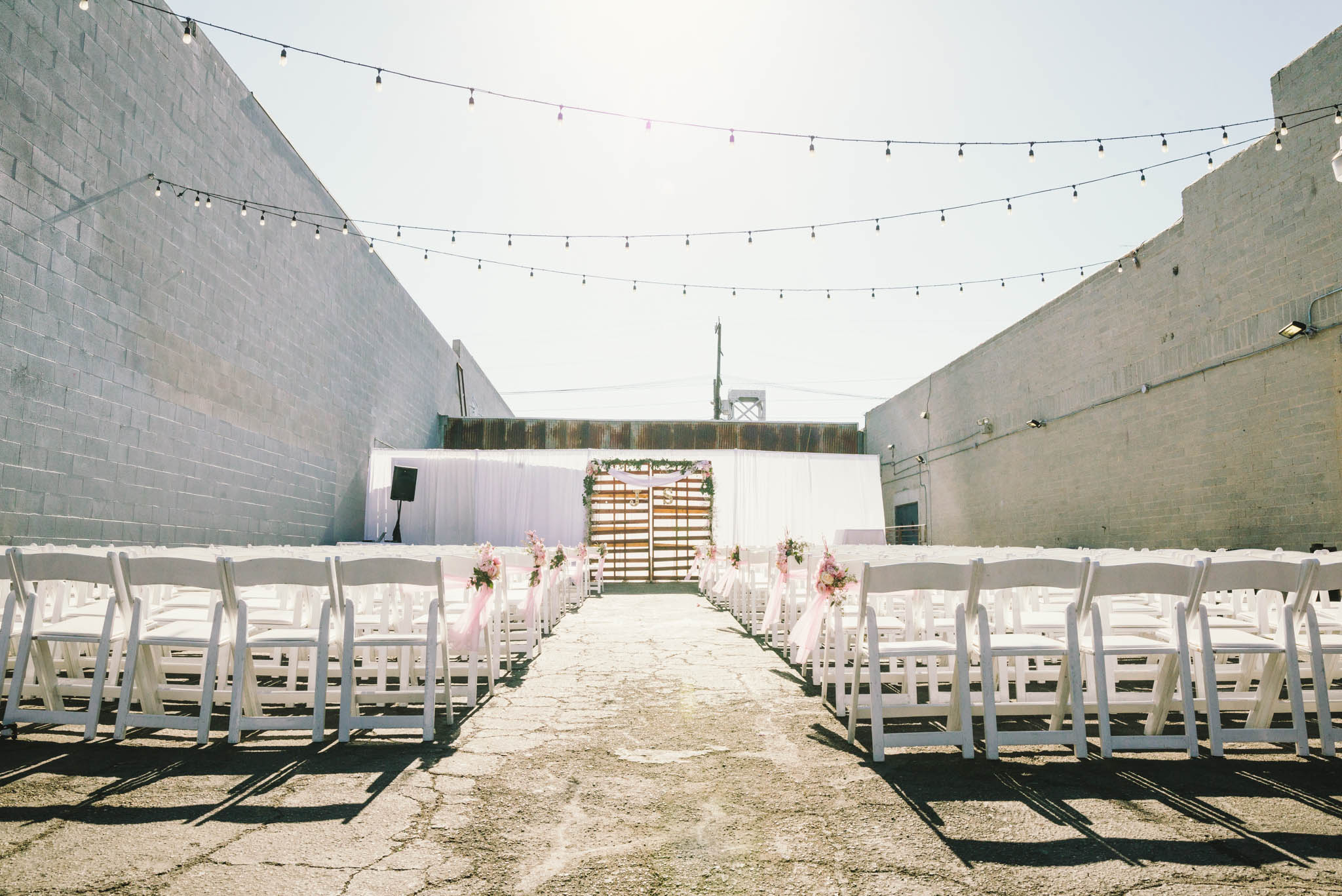 ©Isaiah & Taylor Photography - Los Angeles Wedding Photographer - Lot 613 Warehouse Space-26.jpg