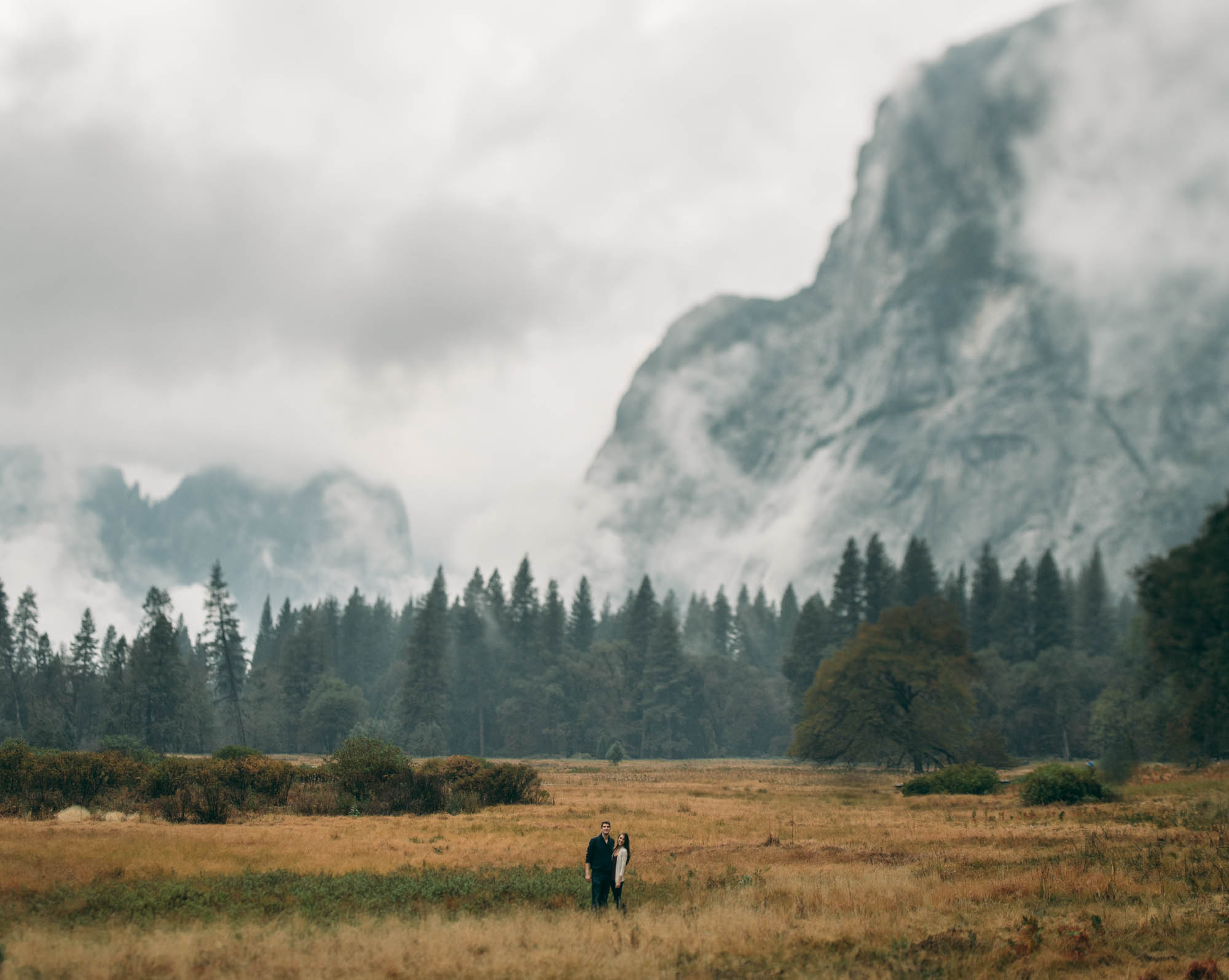 ©Isaiah & Taylor Photography - Stormy Cliffside Engagement, Yosemite California-6.jpg