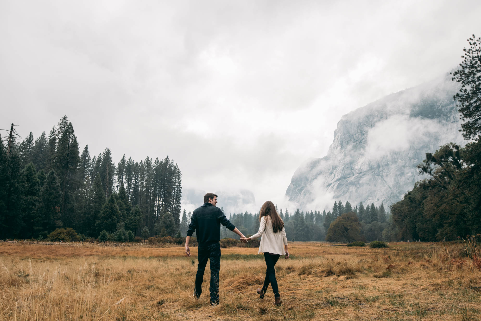 ©Isaiah & Taylor Photography - Stormy Cliffside Engagement, Yosemite California-4.jpg