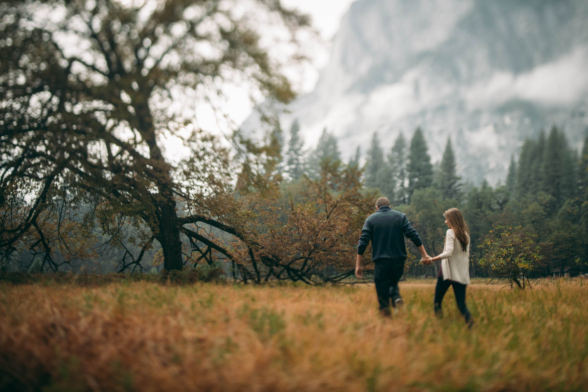 ©Isaiah & Taylor Photography - Stormy Cliffside Engagement, Yosemite California-7.jpg