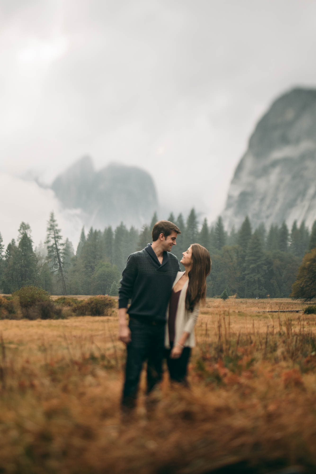 ©Isaiah & Taylor Photography - Stormy Cliffside Engagement, Yosemite California-14.jpg