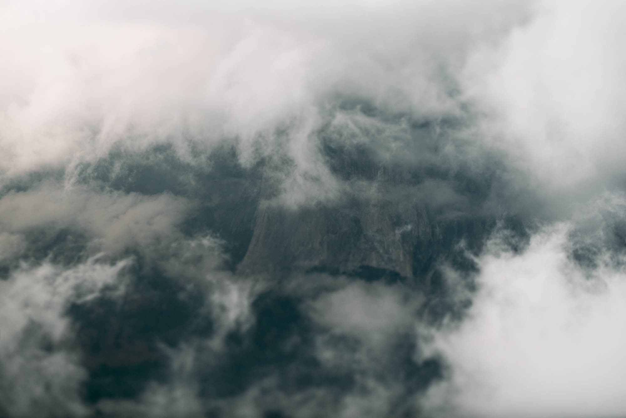 ©Isaiah & Taylor Photography - Stormy Cliffside Engagement, Yosemite California-22.jpg