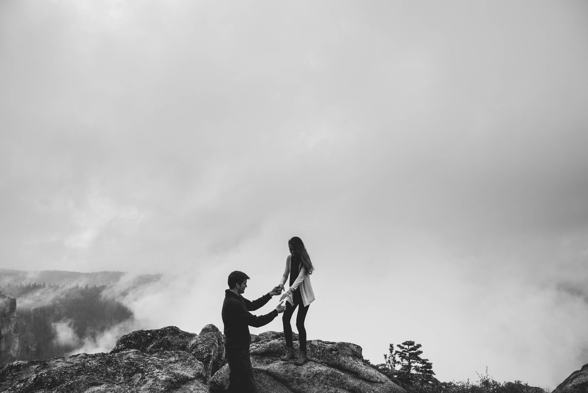 ©Isaiah & Taylor Photography - Stormy Cliffside Engagement, Yosemite California-27.jpg