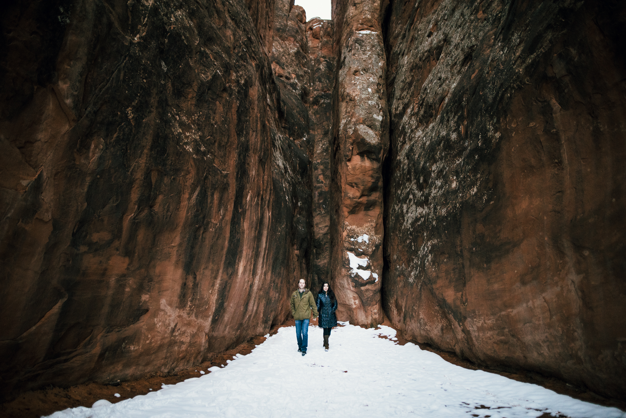 ©Isaiah & Taylor Photography - Arches National Park Adventure Engagement, Moab Utah-016.jpg