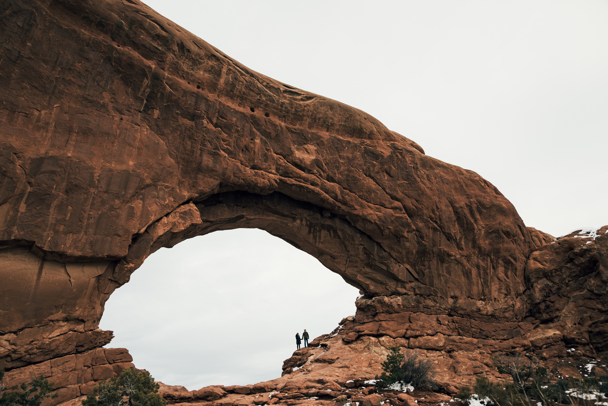 ©Isaiah & Taylor Photography - Arches National Park Adventure Engagement, Moab Utah-028.jpg