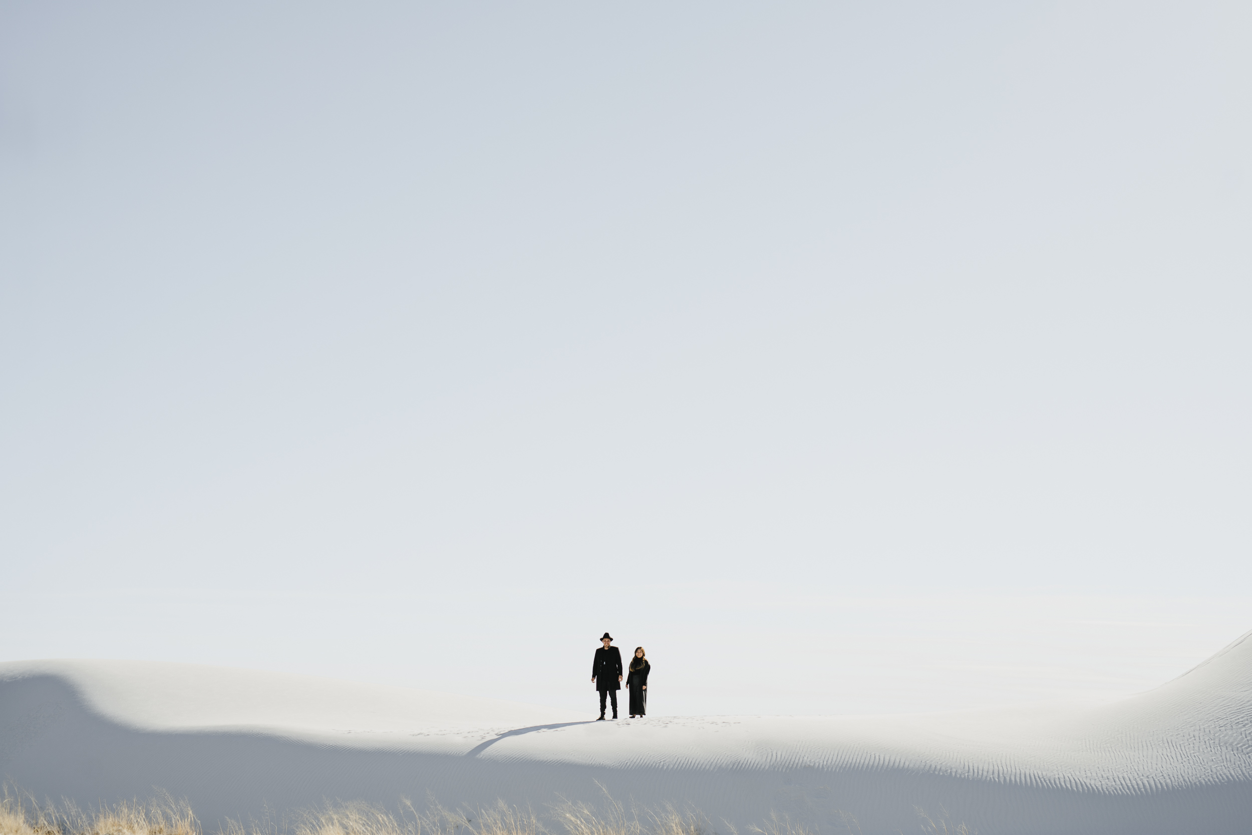 ©Isaiah & Taylor Photography - White Sands Natioanl Monument, New Mexico Engagement-018.jpg