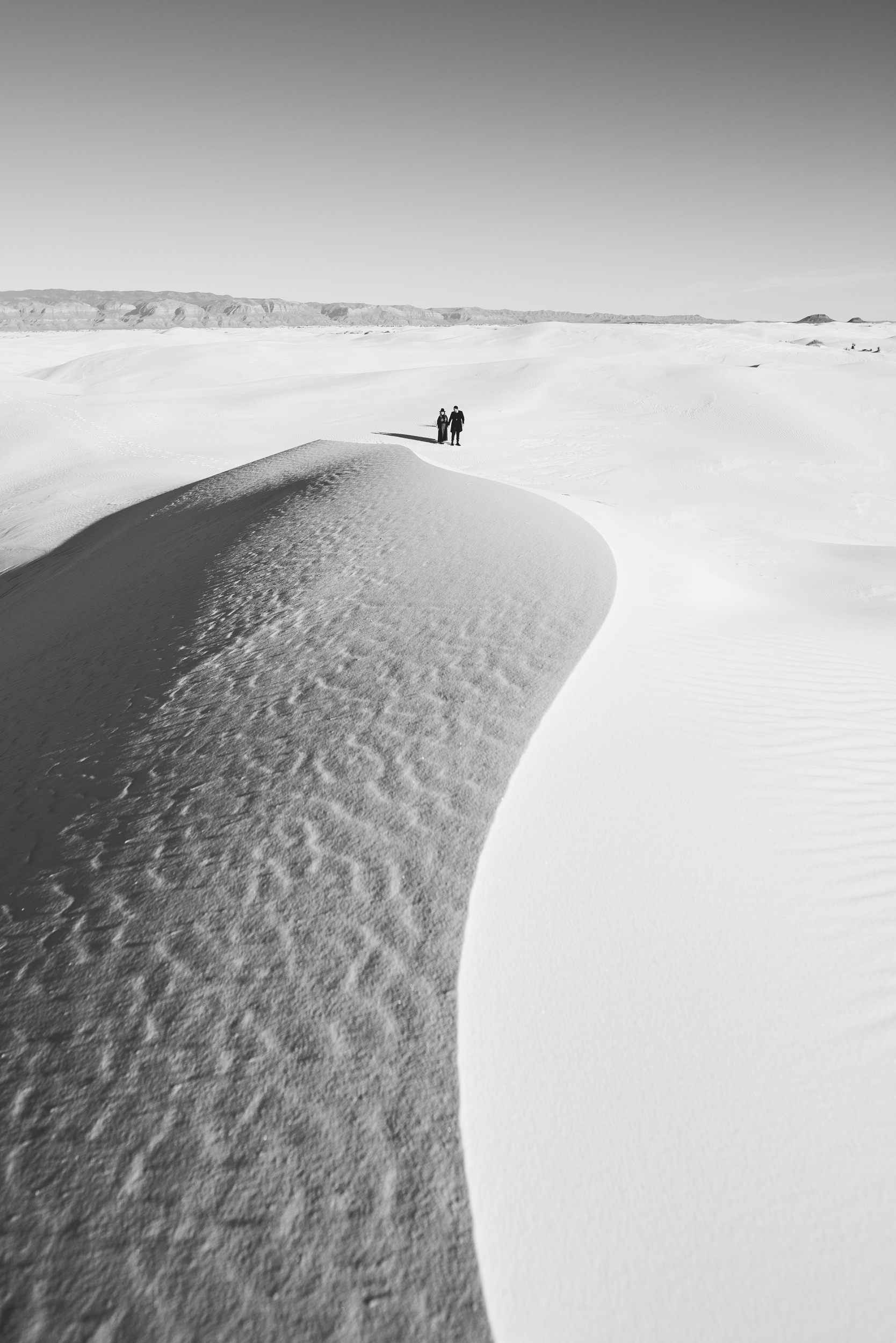©Isaiah & Taylor Photography - White Sands Natioanl Monument, New Mexico Engagement-034.jpg