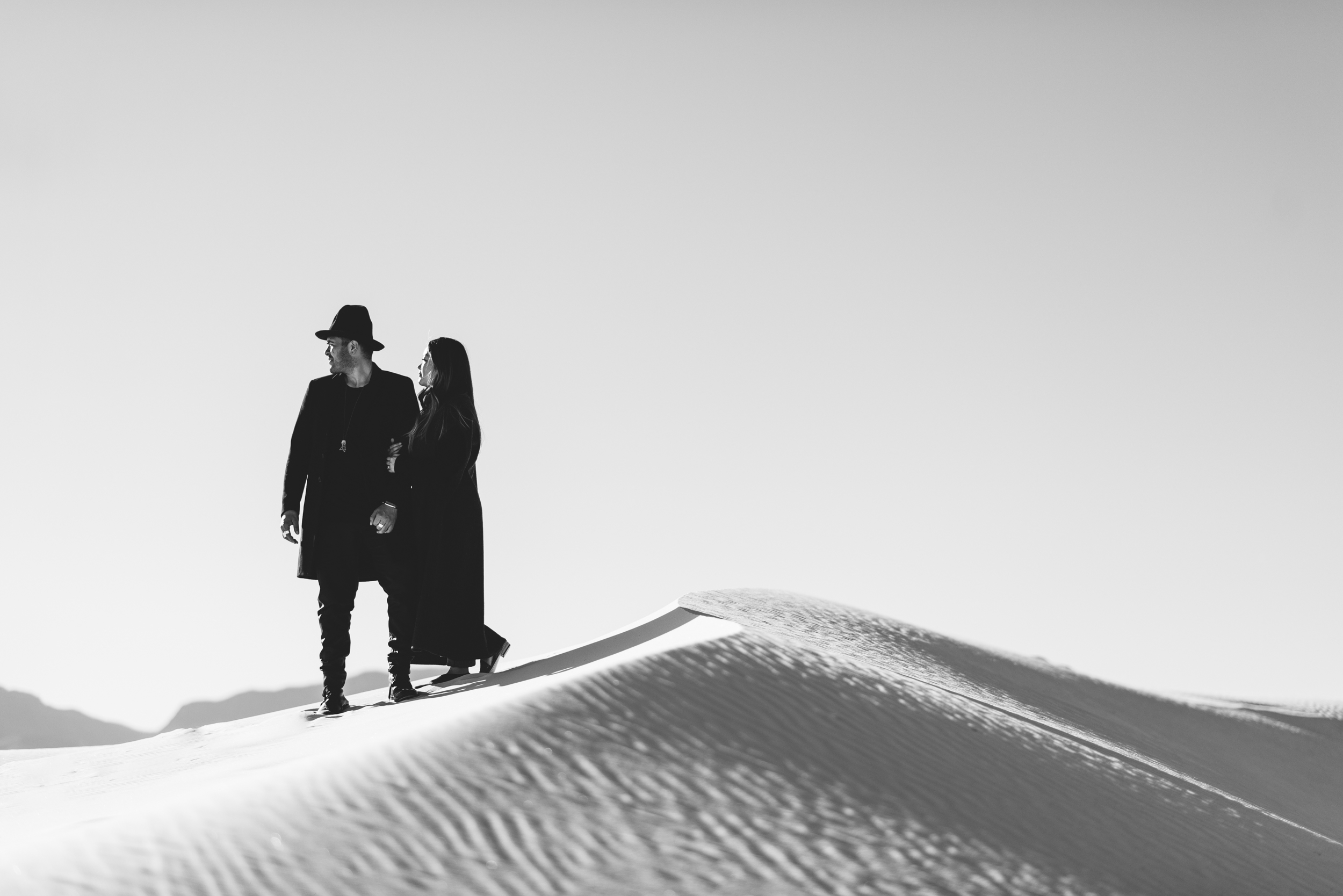 ©Isaiah & Taylor Photography - White Sands Natioanl Monument, New Mexico Engagement-037.jpg