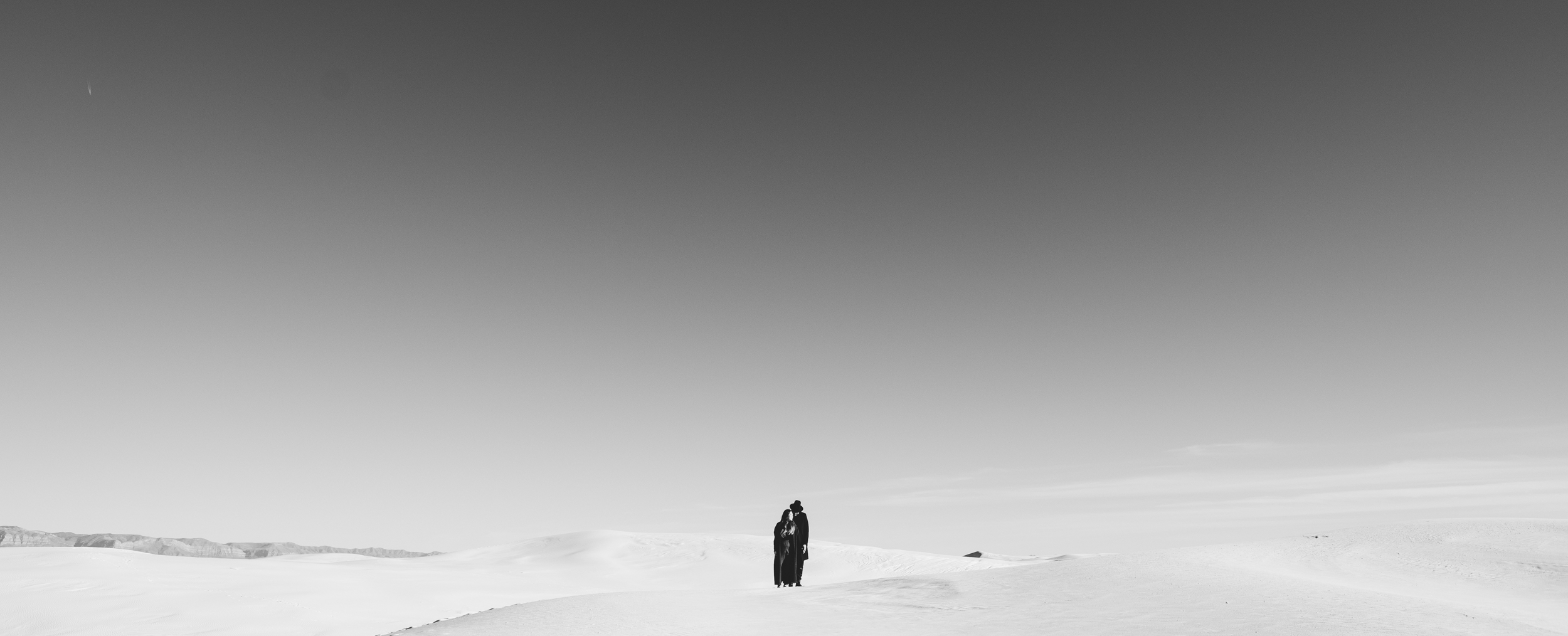 ©Isaiah & Taylor Photography - White Sands Natioanl Monument, New Mexico Engagement-044.jpg