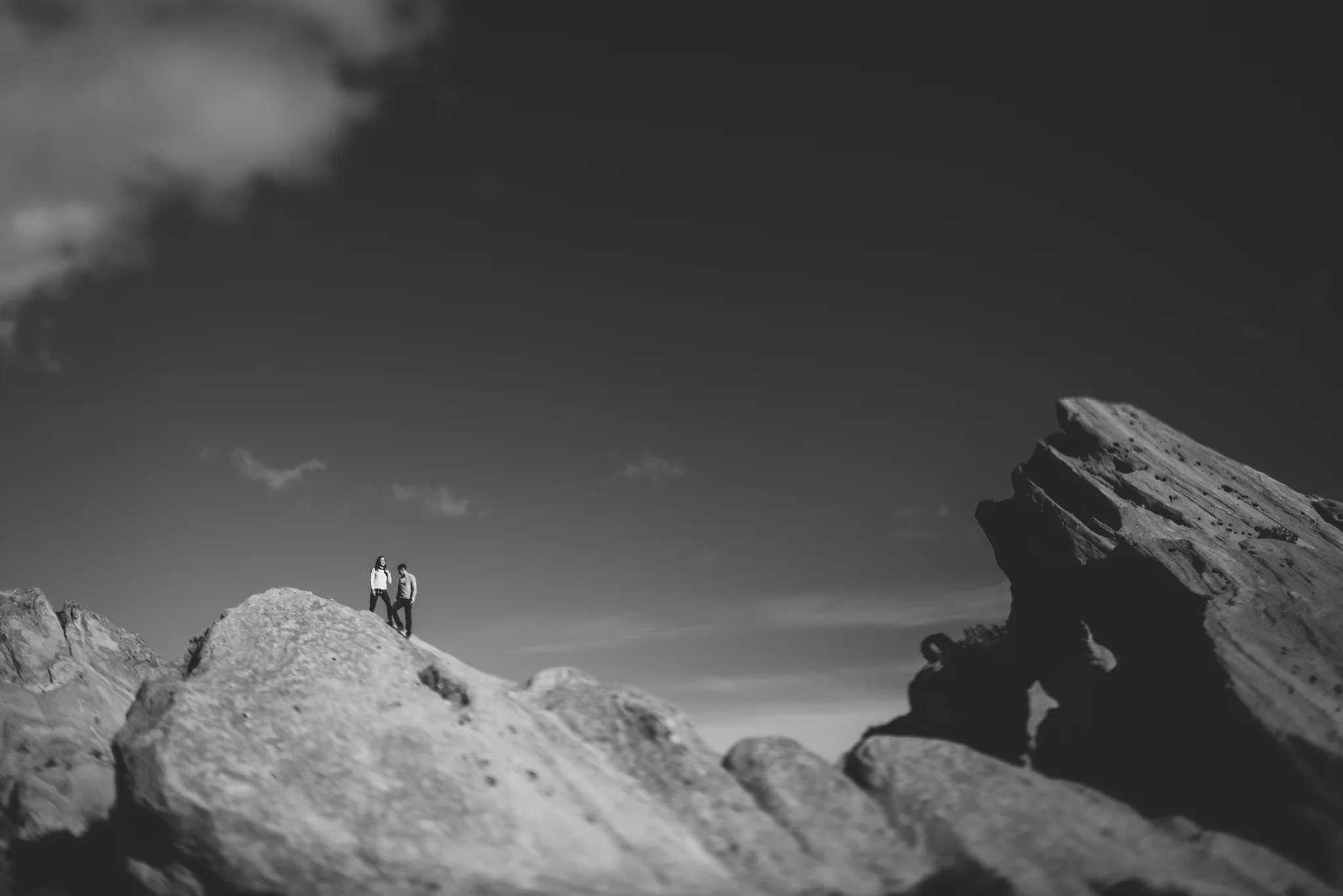 ©Isaiah-&-Taylor-Photography---Vasquez-Rocks-Engagement-011.jpg