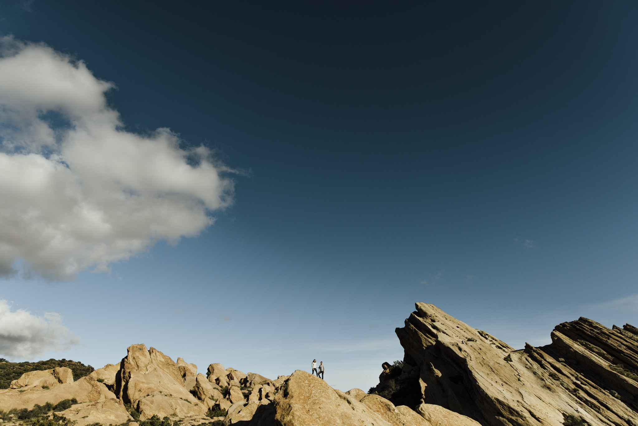 ©Isaiah-&-Taylor-Photography---Vasquez-Rocks-Engagement-010.jpg