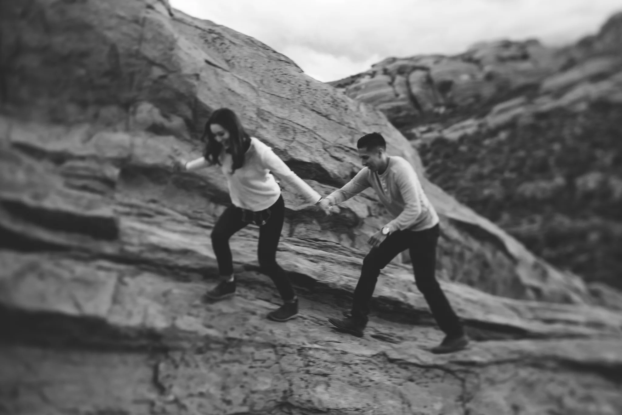 ©Isaiah-&-Taylor-Photography---Vasquez-Rocks-Engagement-036.jpg