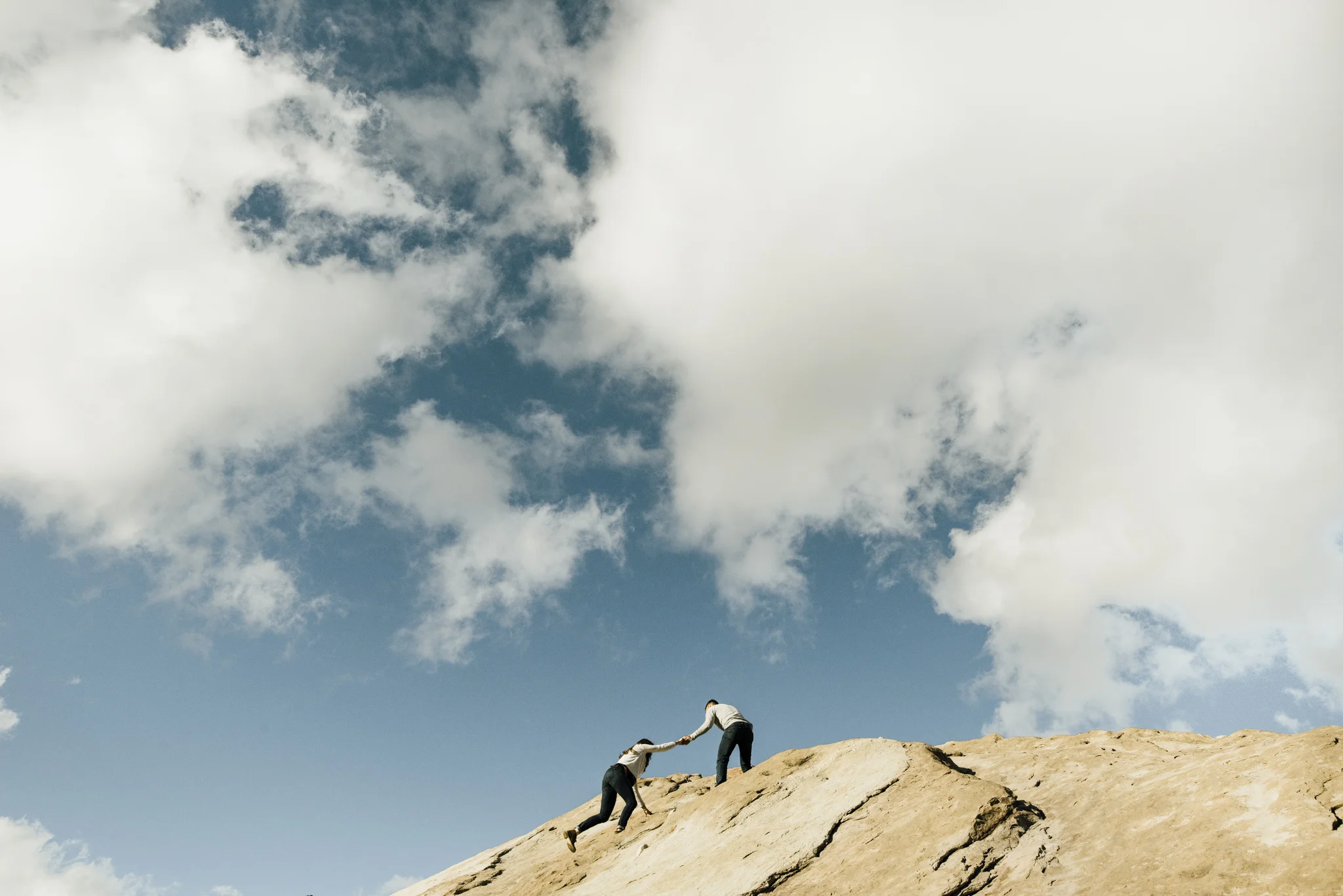 ©Isaiah-&-Taylor-Photography---Vasquez-Rocks-Engagement-017.jpg
