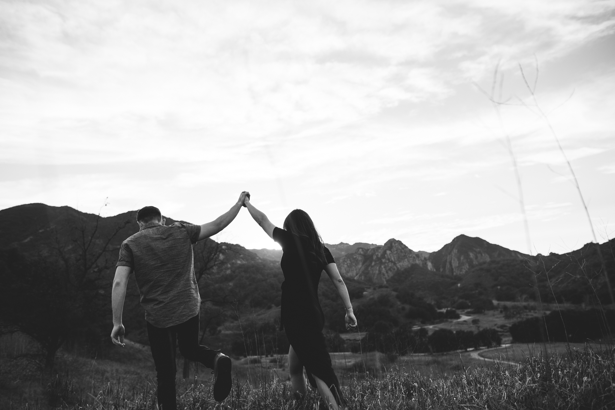 ©Isaiah-&-Taylor-Photography---Malibu-Field-Engagement,-Southern-California-Wedding-Photographer-018.jpg