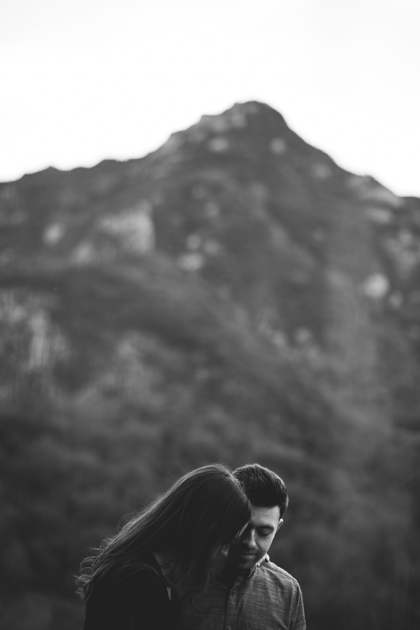 ©Isaiah-&-Taylor-Photography---Malibu-Field-Engagement,-Southern-California-Wedding-Photographer-020.jpg