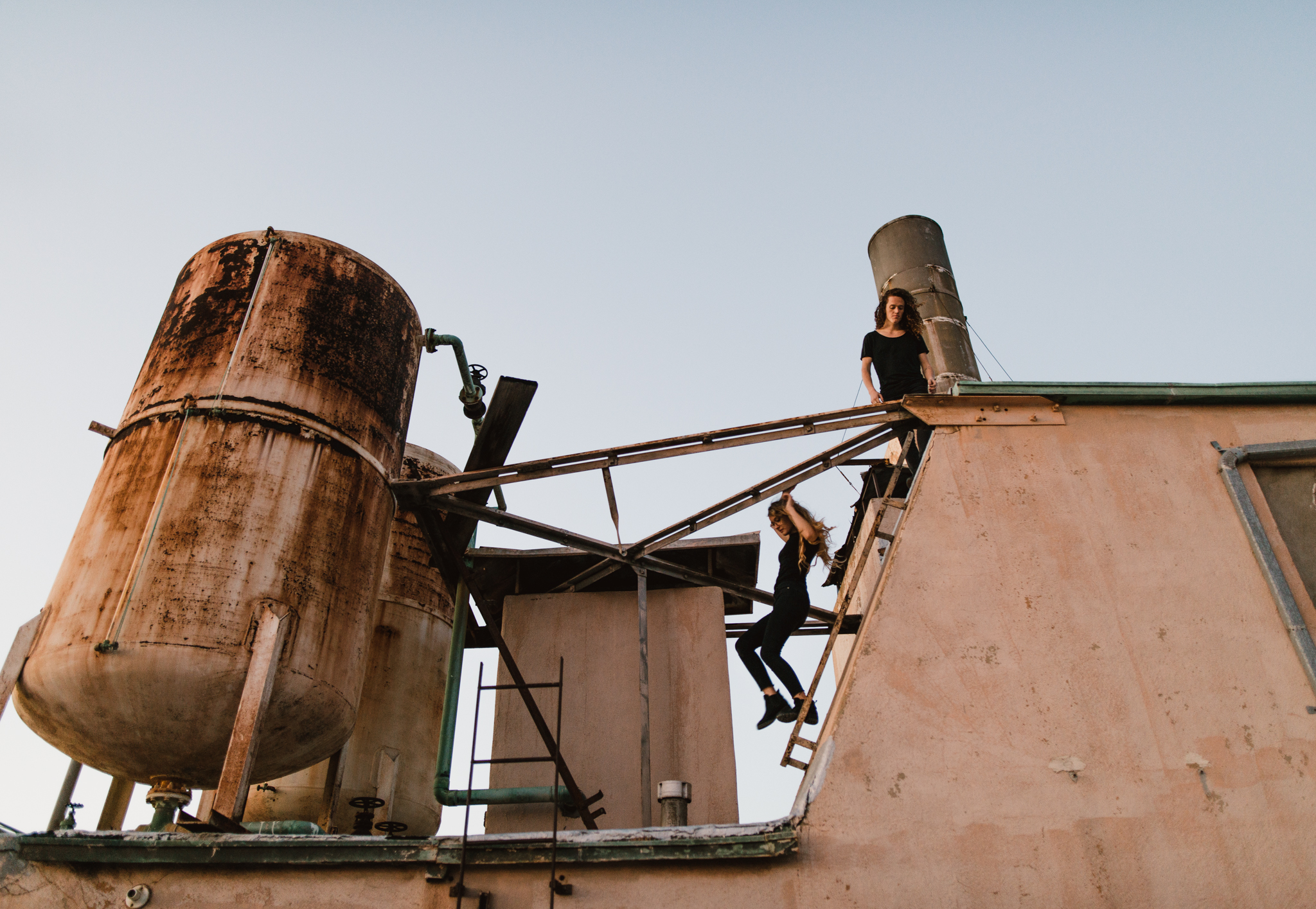 ©Isaiah-&-Taylor-Photography---Urban-Rooftop-Engagement,-Los-Angeles-Wedding-Photographer-048.jpg