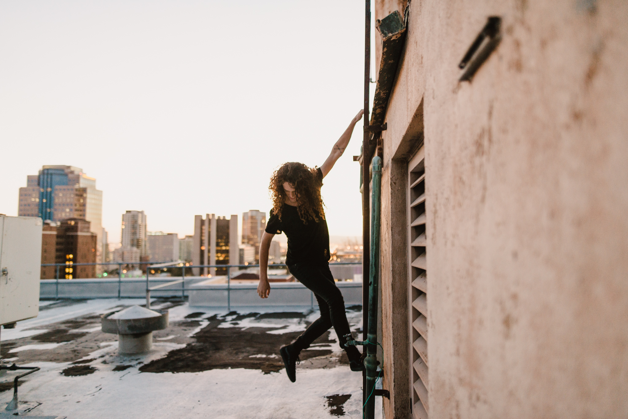 ©Isaiah-&-Taylor-Photography---Urban-Rooftop-Engagement,-Los-Angeles-Wedding-Photographer-050.jpg