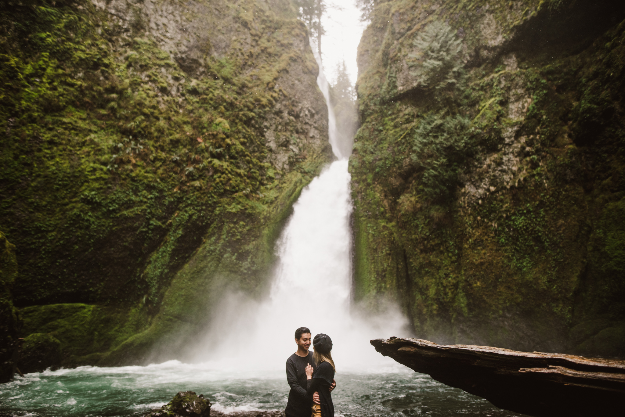 ©Isaiah-&-Taylor-Photography---Columbia-River-Gorge-Engagement,-Portland-Oregon-Wedding-Photographer-018.jpg