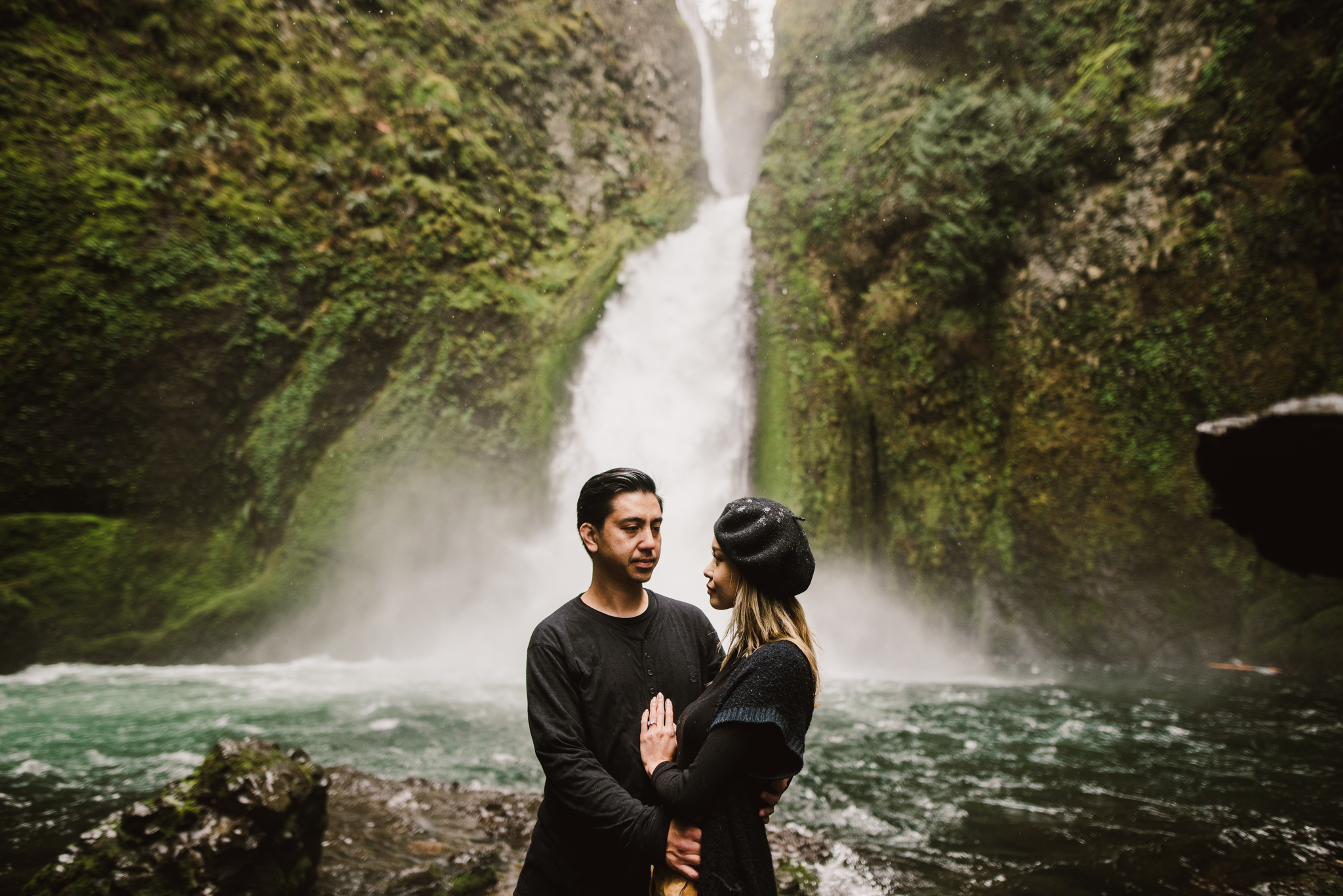 ©Isaiah-&-Taylor-Photography---Columbia-River-Gorge-Engagement,-Portland-Oregon-Wedding-Photographer-019.jpg