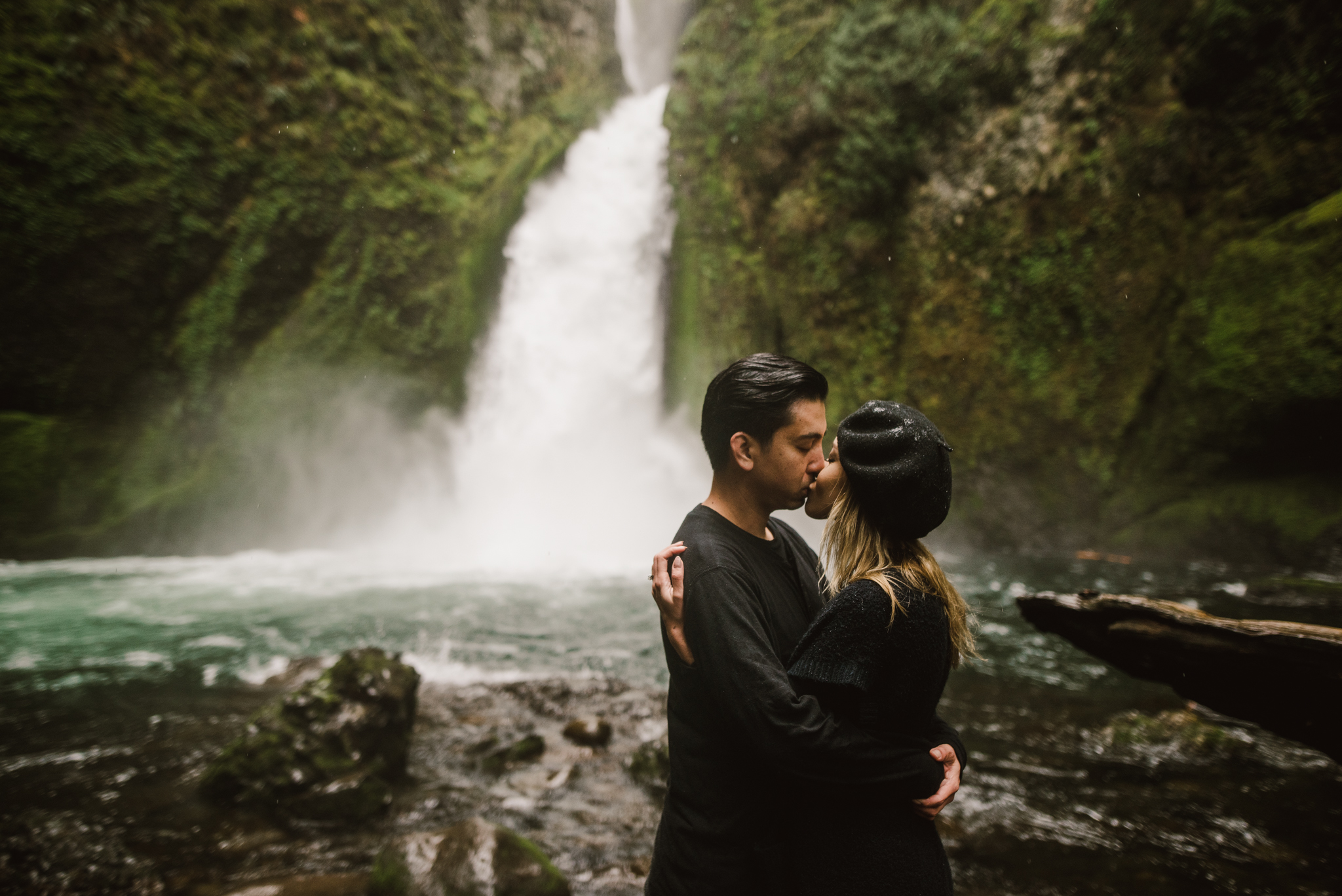 ©Isaiah-&-Taylor-Photography---Columbia-River-Gorge-Engagement,-Portland-Oregon-Wedding-Photographer-021.jpg