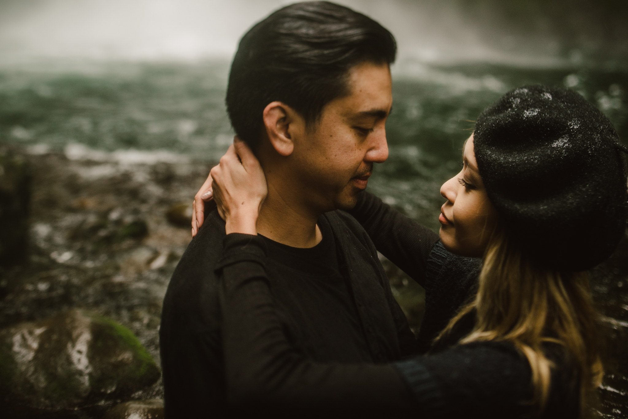 ©Isaiah-&-Taylor-Photography---Columbia-River-Gorge-Engagement,-Portland-Oregon-Wedding-Photographer-024.jpg