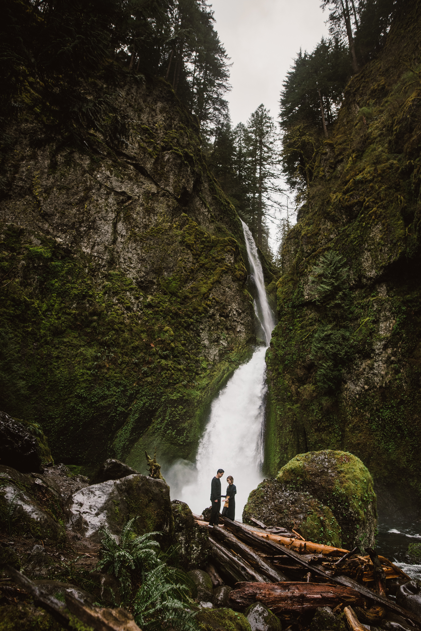 ©Isaiah-&-Taylor-Photography---Columbia-River-Gorge-Engagement,-Portland-Oregon-Wedding-Photographer-031.jpg