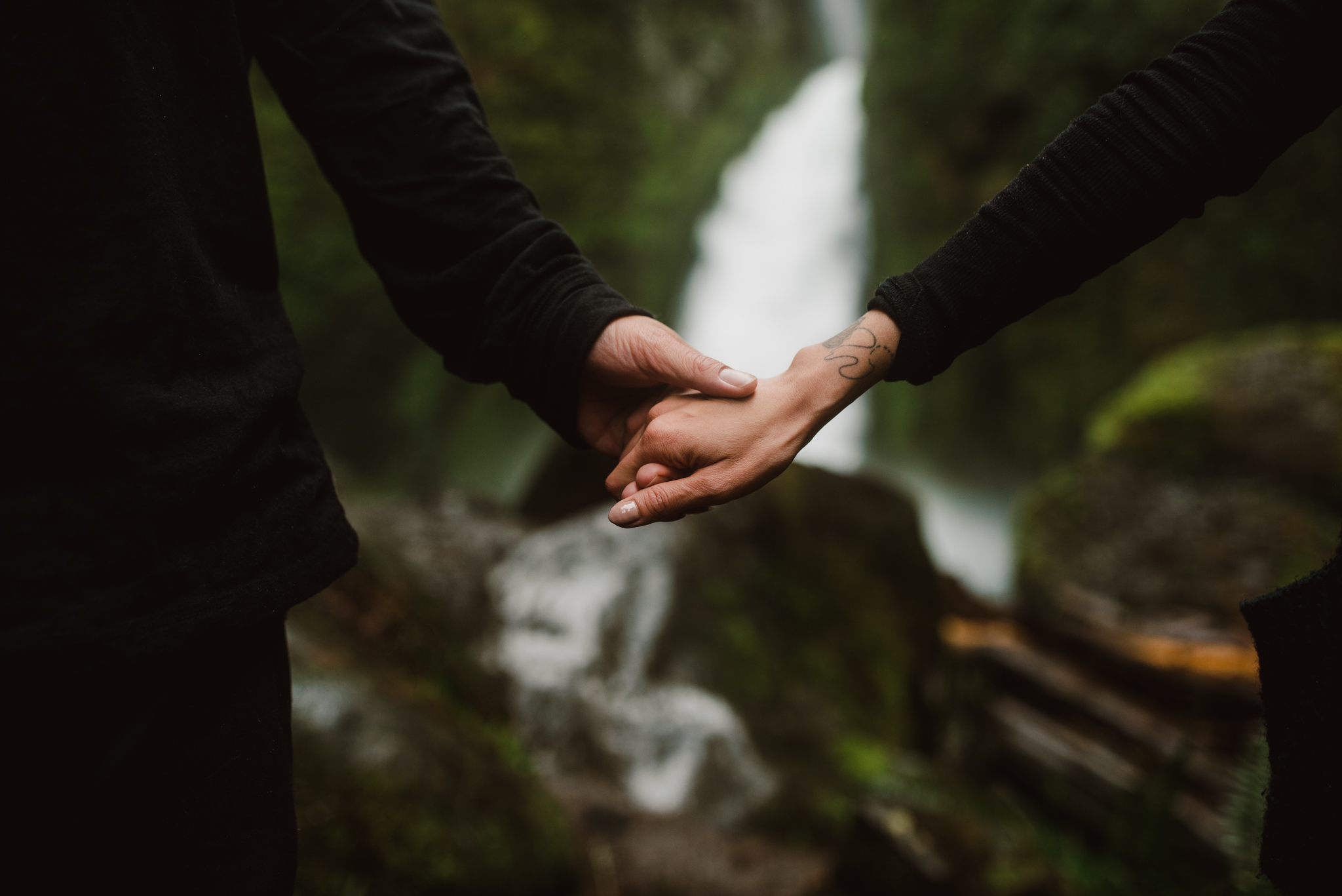 ©Isaiah-&-Taylor-Photography---Columbia-River-Gorge-Engagement,-Portland-Oregon-Wedding-Photographer-034.jpg