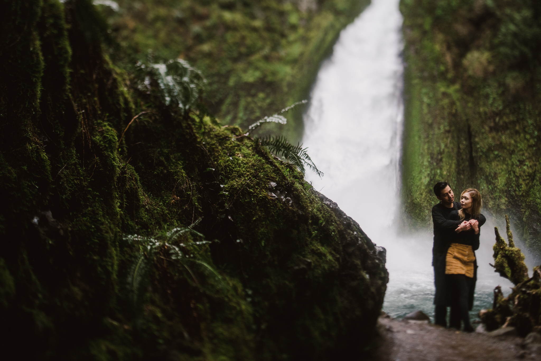 ©Isaiah-&-Taylor-Photography---Columbia-River-Gorge-Engagement,-Portland-Oregon-Wedding-Photographer-032.jpg
