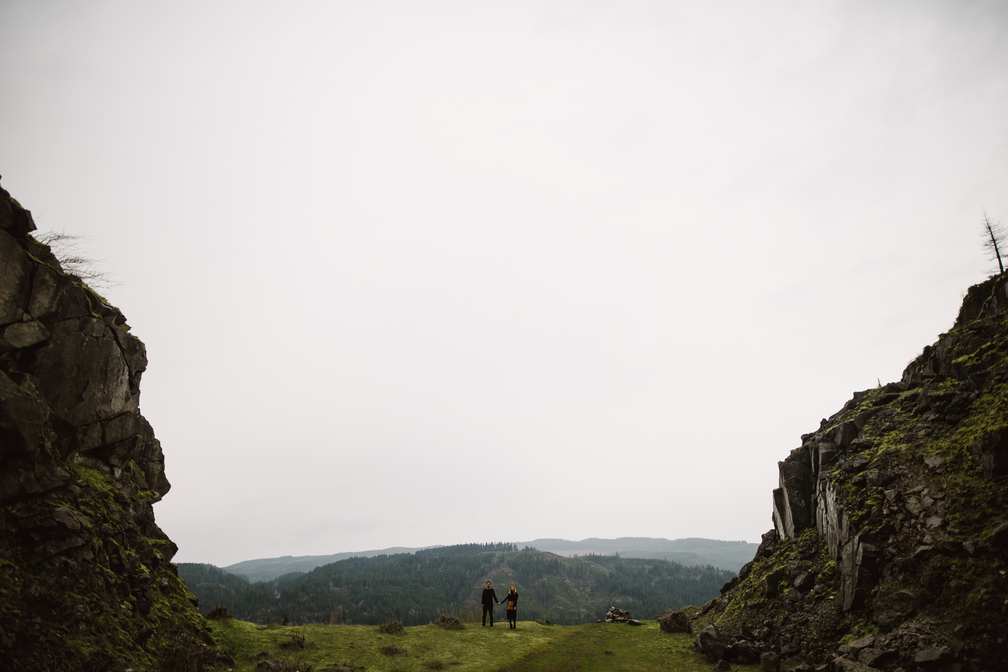 ©Isaiah-&-Taylor-Photography---Columbia-River-Gorge-Engagement,-Portland-Oregon-Wedding-Photographer-048.jpg