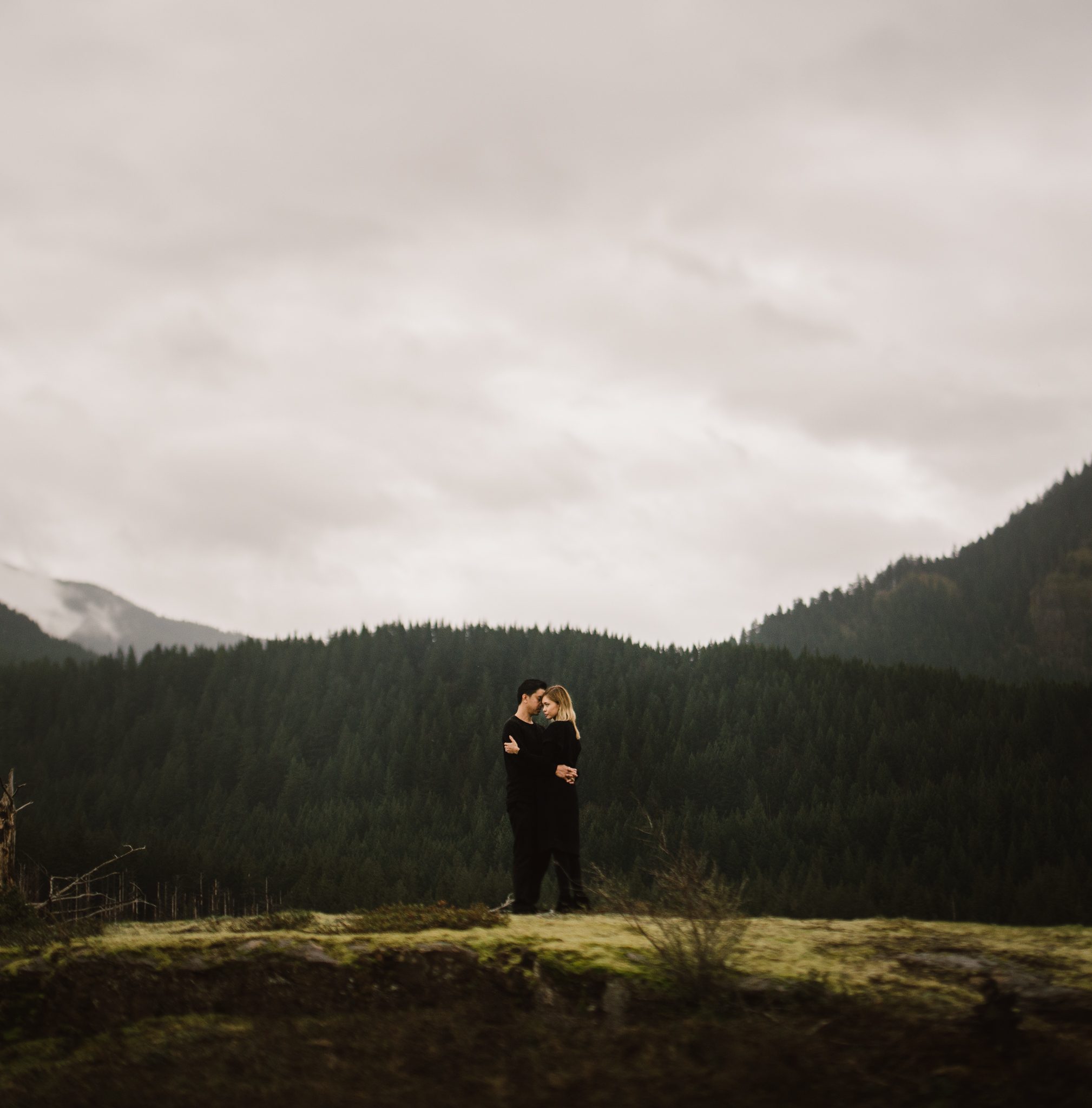 ©Isaiah-&-Taylor-Photography---Columbia-River-Gorge-Engagement,-Portland-Oregon-Wedding-Photographer-056.jpg