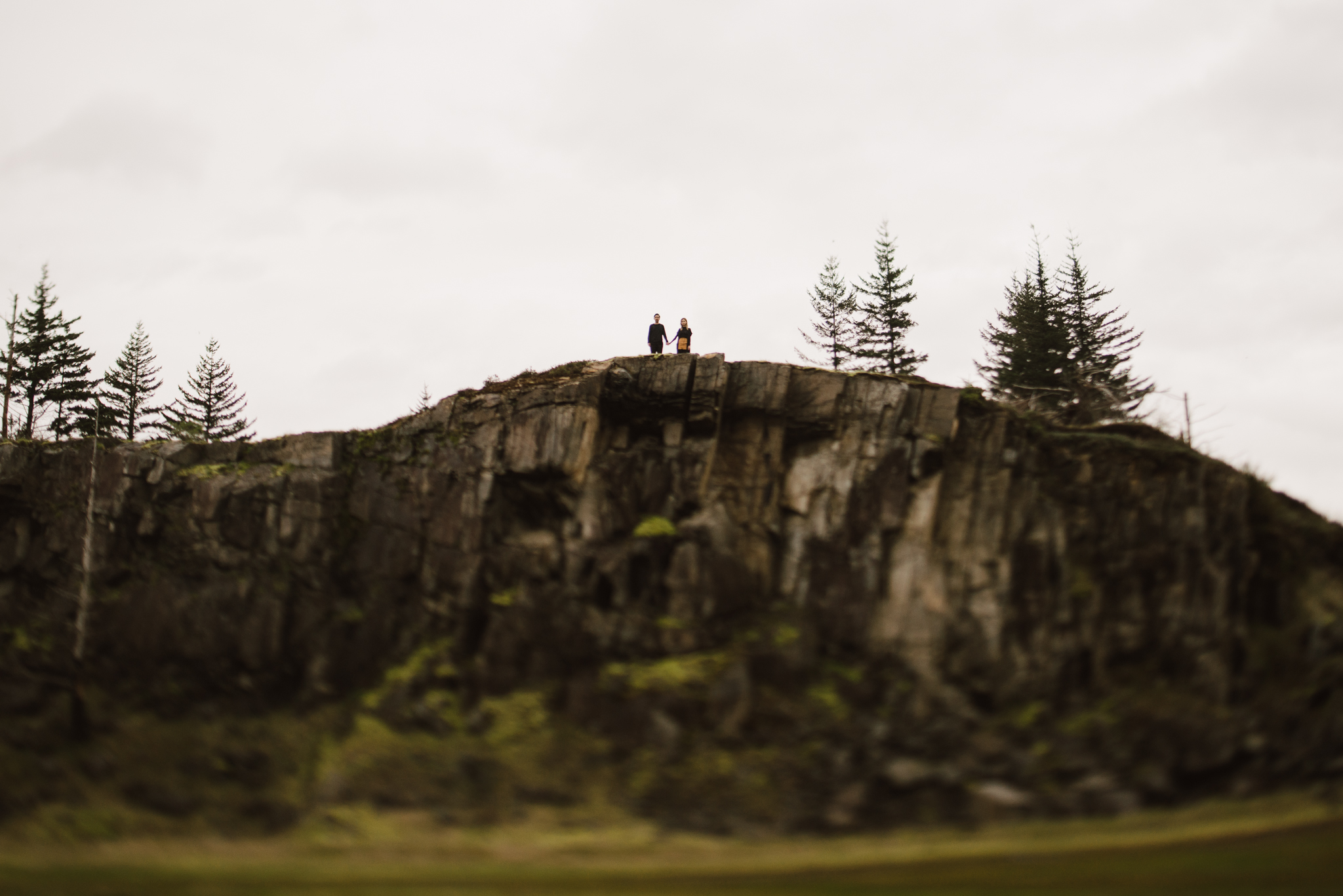 ©Isaiah-&-Taylor-Photography---Columbia-River-Gorge-Engagement,-Portland-Oregon-Wedding-Photographer-062.jpg