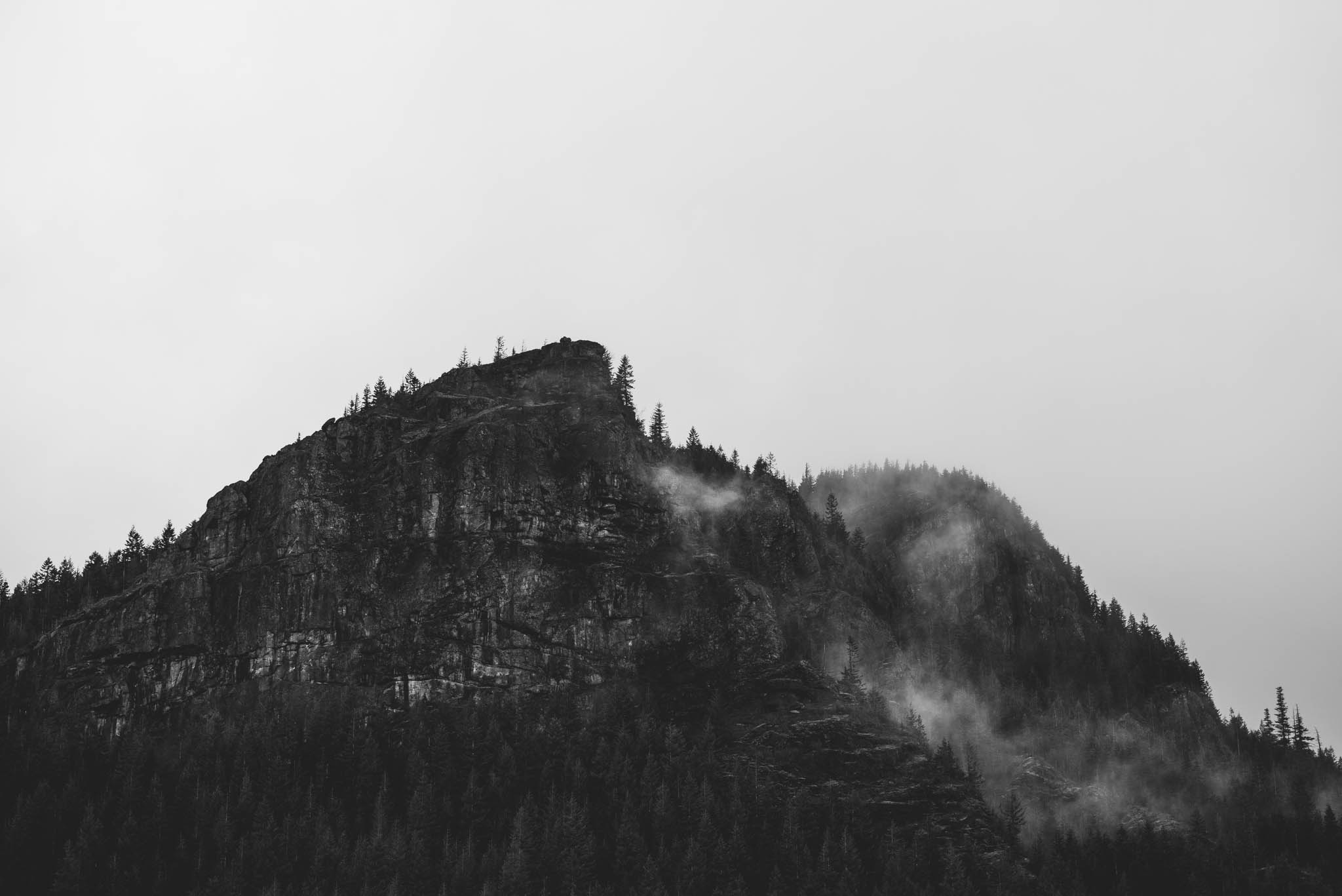 ©Isaiah-&-Taylor-Photography---Rattlesnake-Ledge-Trail-Engagement,-Seattle-Washington-001.jpg