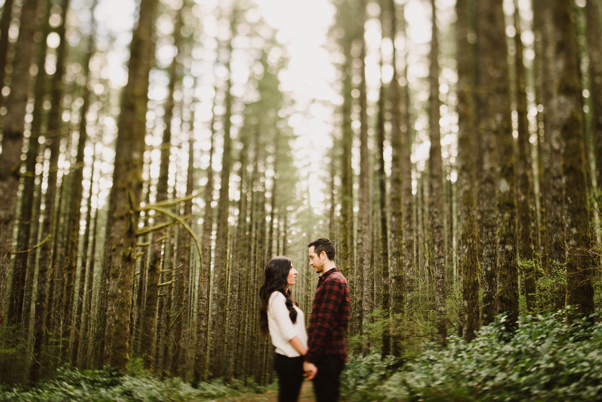 ©Isaiah-&-Taylor-Photography---Rattlesnake-Ledge-Trail-Engagement,-Seattle-Washington-007.jpg