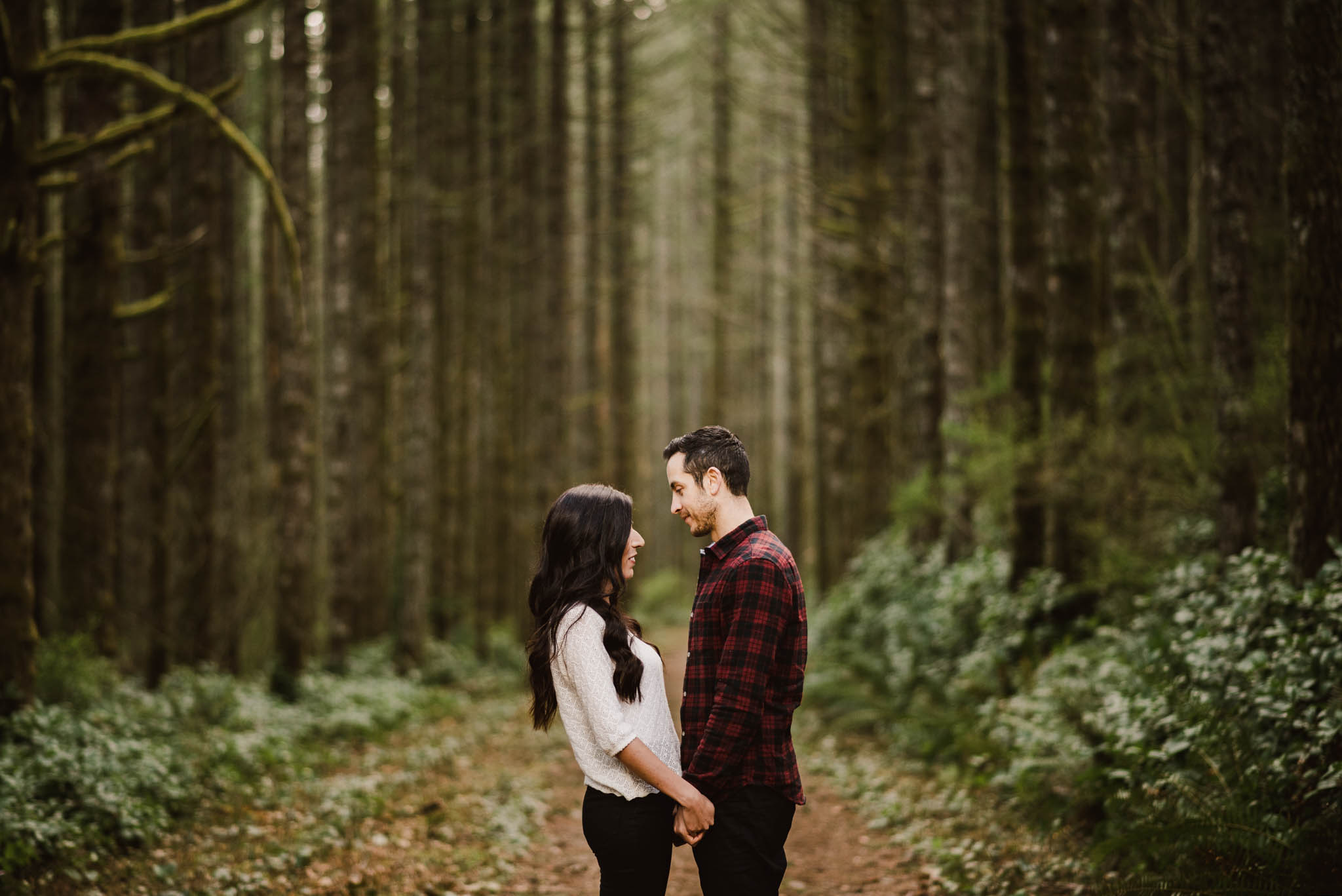 ©Isaiah-&-Taylor-Photography---Rattlesnake-Ledge-Trail-Engagement,-Seattle-Washington-008.jpg