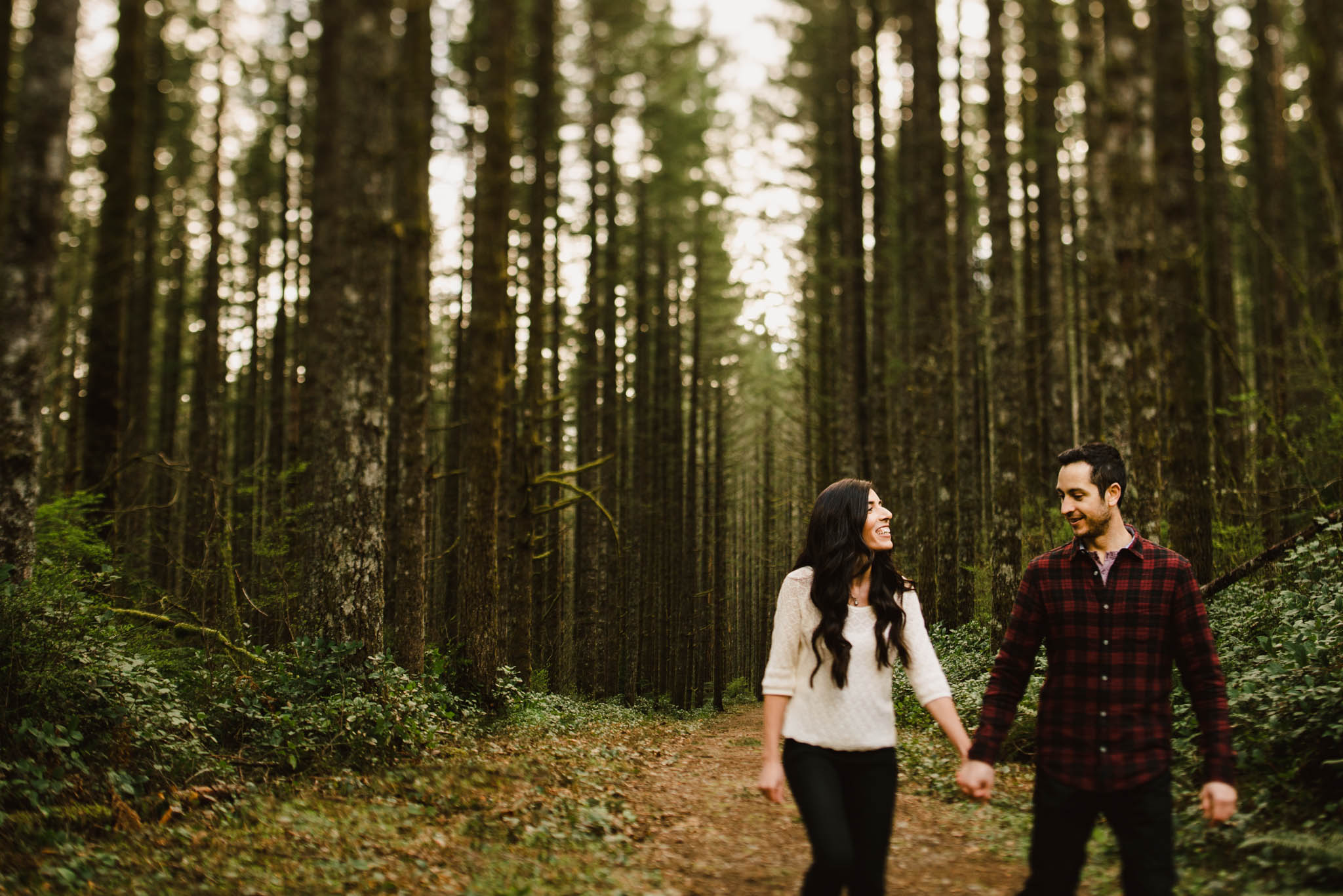 ©Isaiah-&-Taylor-Photography---Rattlesnake-Ledge-Trail-Engagement,-Seattle-Washington-011.jpg