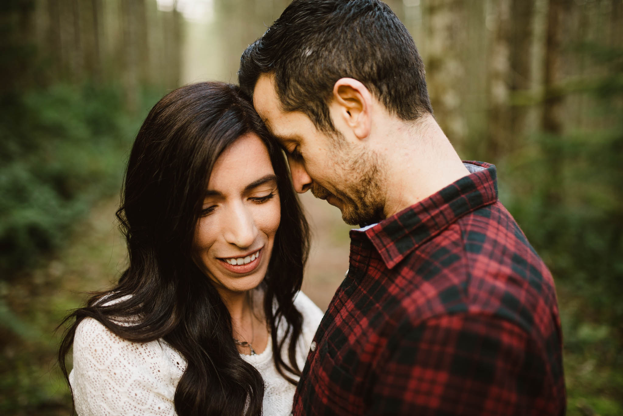 ©Isaiah-&-Taylor-Photography---Rattlesnake-Ledge-Trail-Engagement,-Seattle-Washington-016.jpg