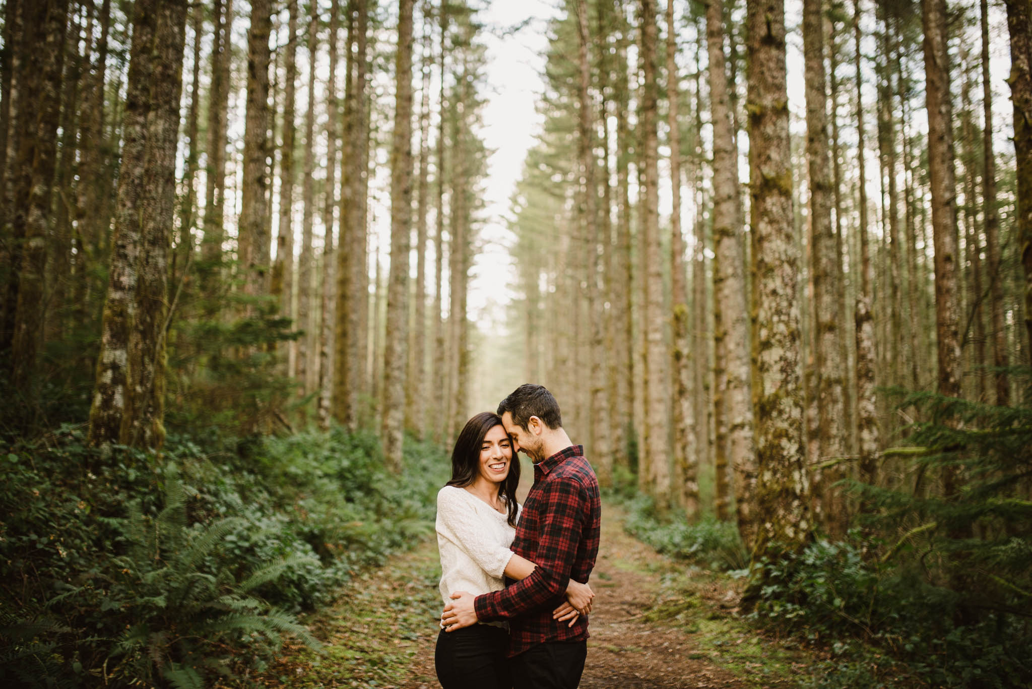 ©Isaiah-&-Taylor-Photography---Rattlesnake-Ledge-Trail-Engagement,-Seattle-Washington-017.jpg