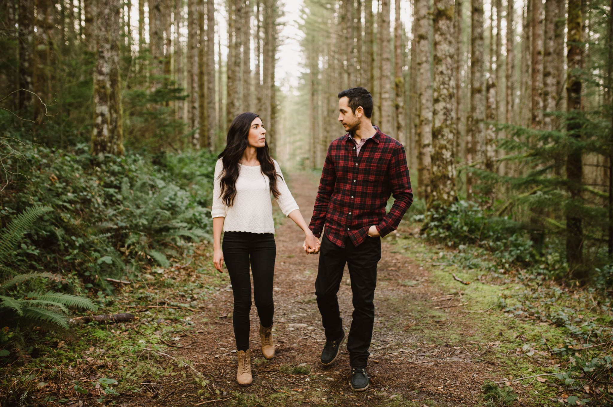 ©Isaiah-&-Taylor-Photography---Rattlesnake-Ledge-Trail-Engagement,-Seattle-Washington-021.jpg