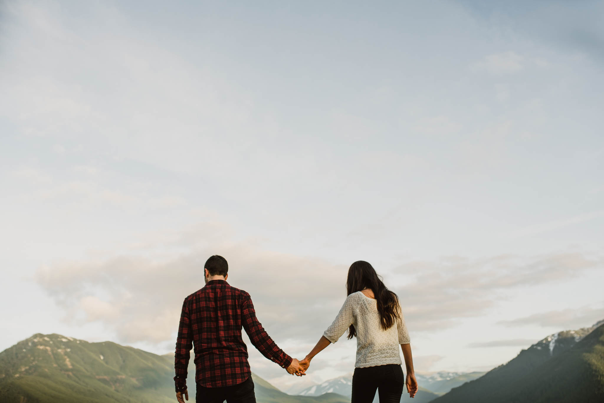 ©Isaiah-&-Taylor-Photography---Rattlesnake-Ledge-Trail-Engagement,-Seattle-Washington-025.jpg